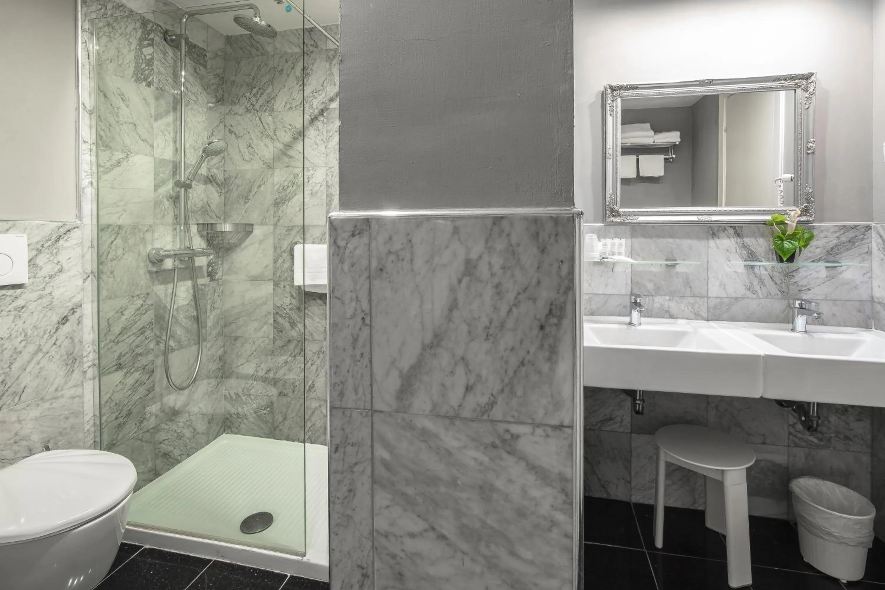 Bathroom in Canova Hotel