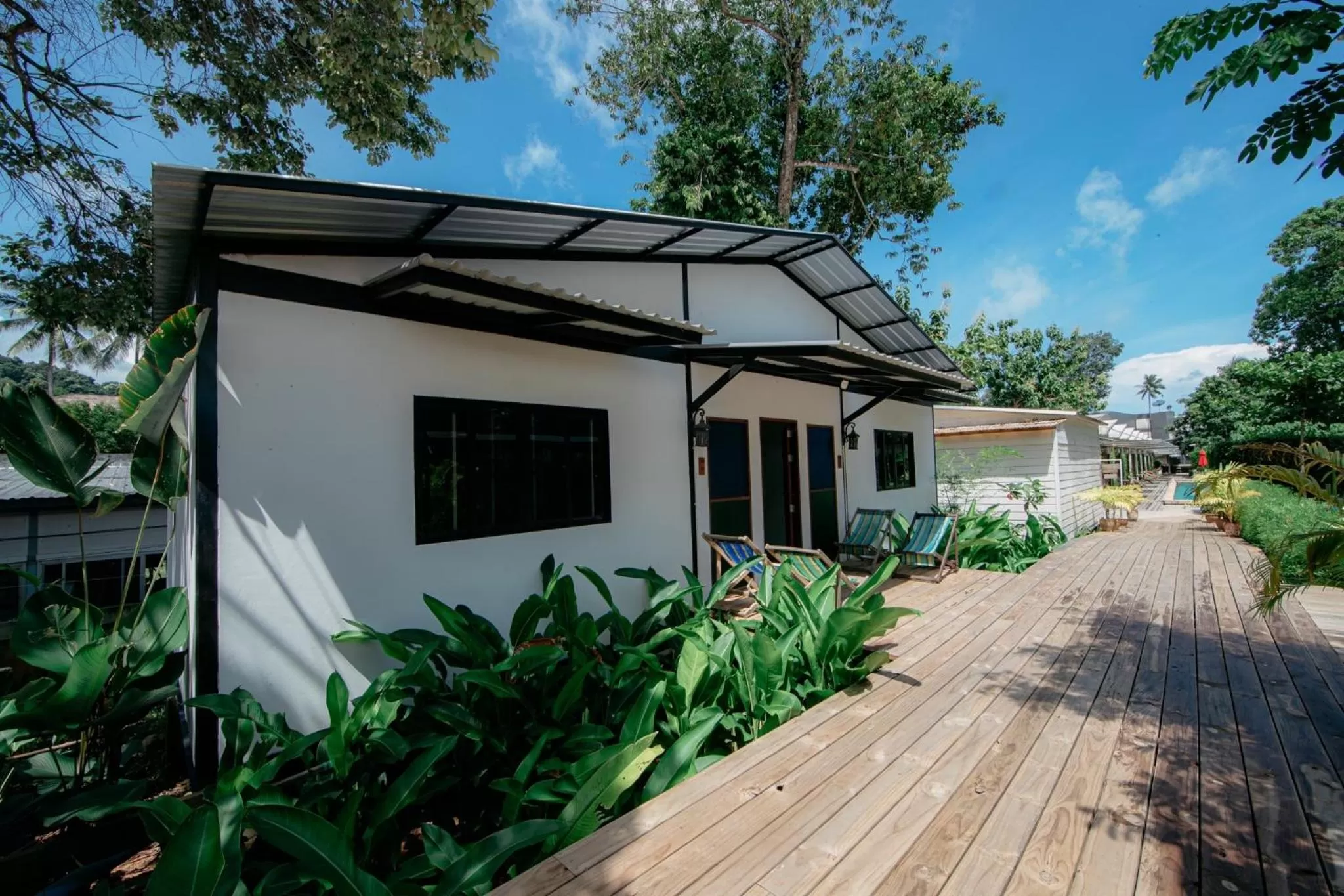 Stage 2 Kings 2 Singles 2 Baths in The Stage-Koh Chang