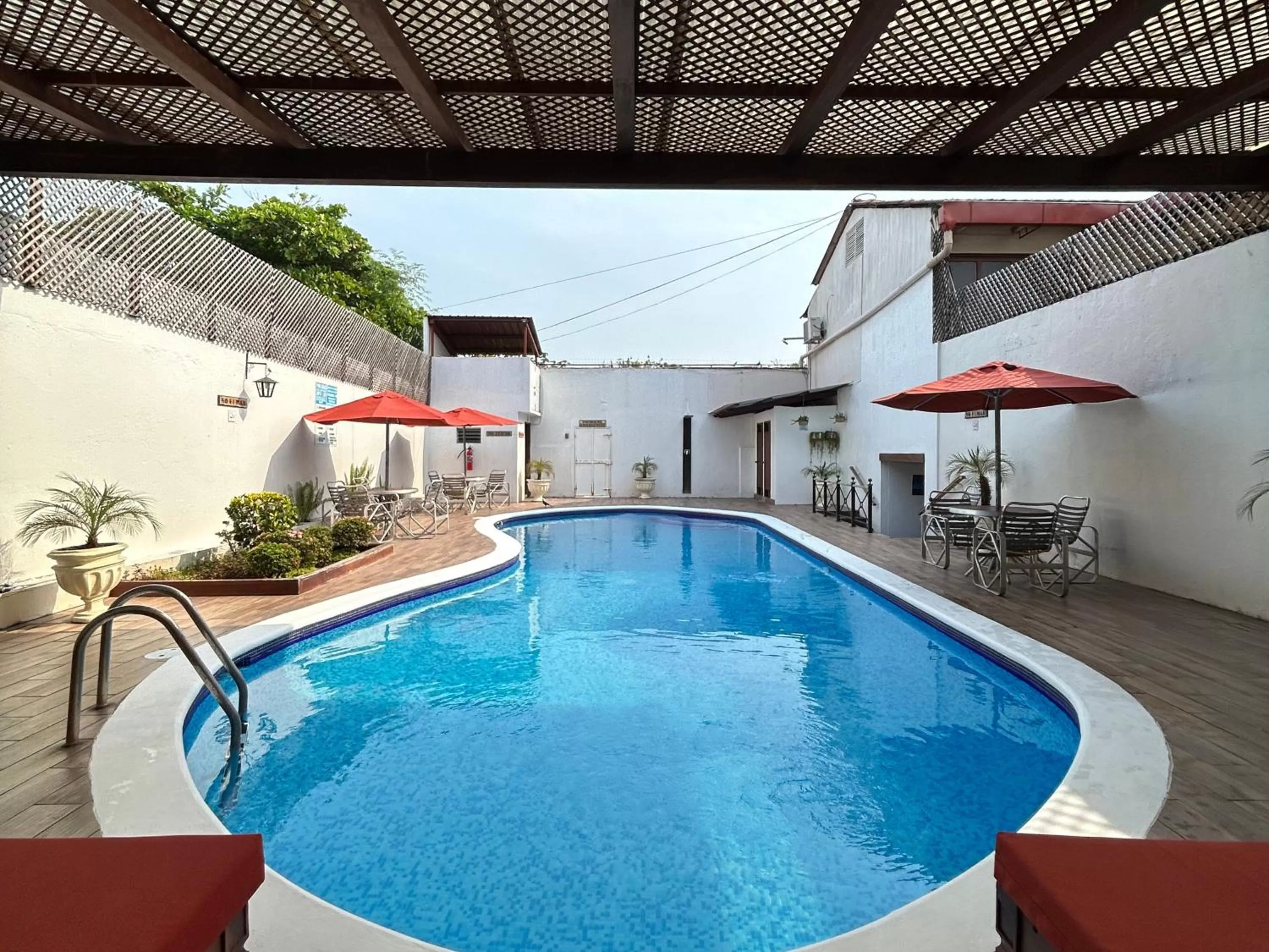 Swimming pool in Hotel del Patio