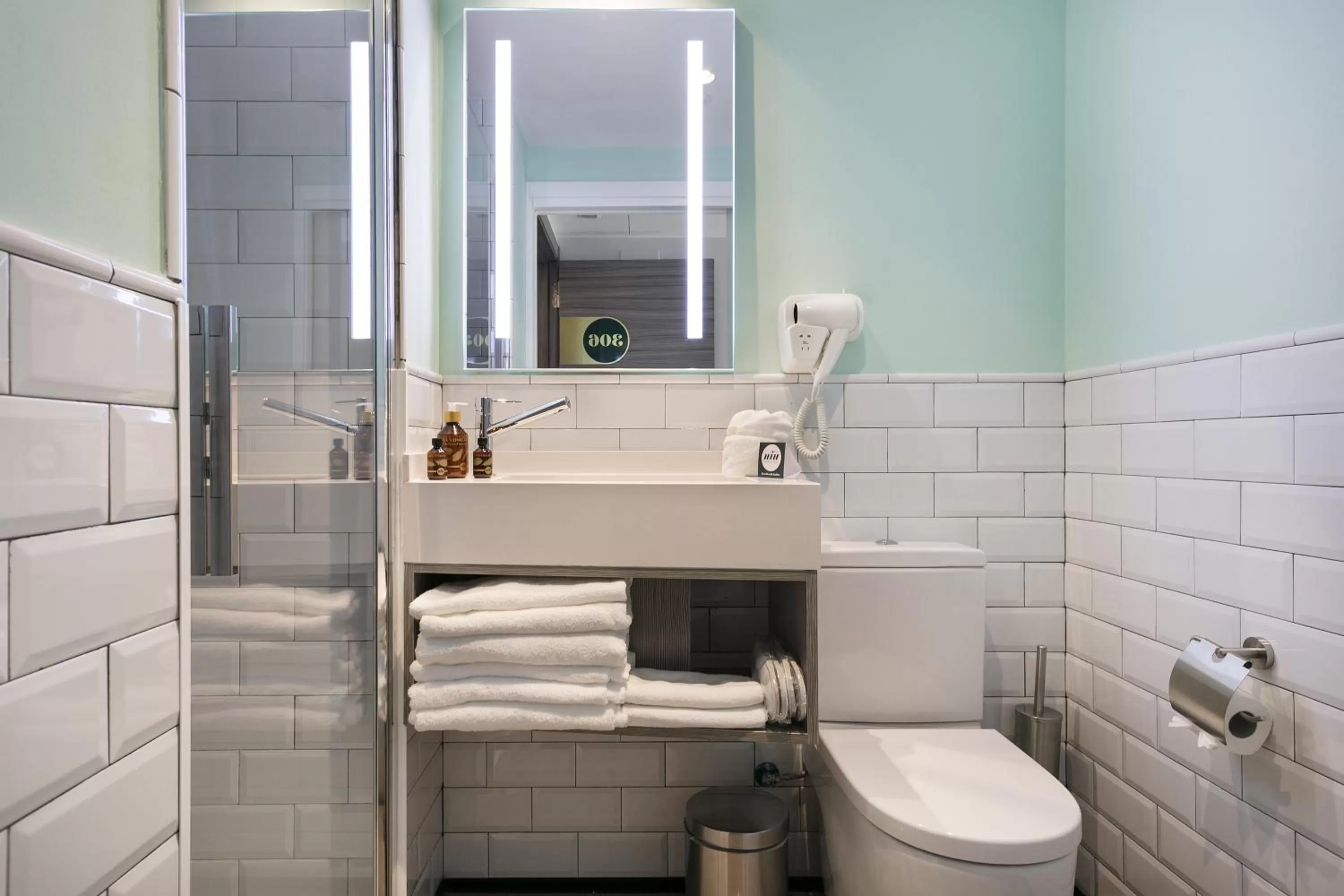 Bathroom in Niu Barcelona Hotel