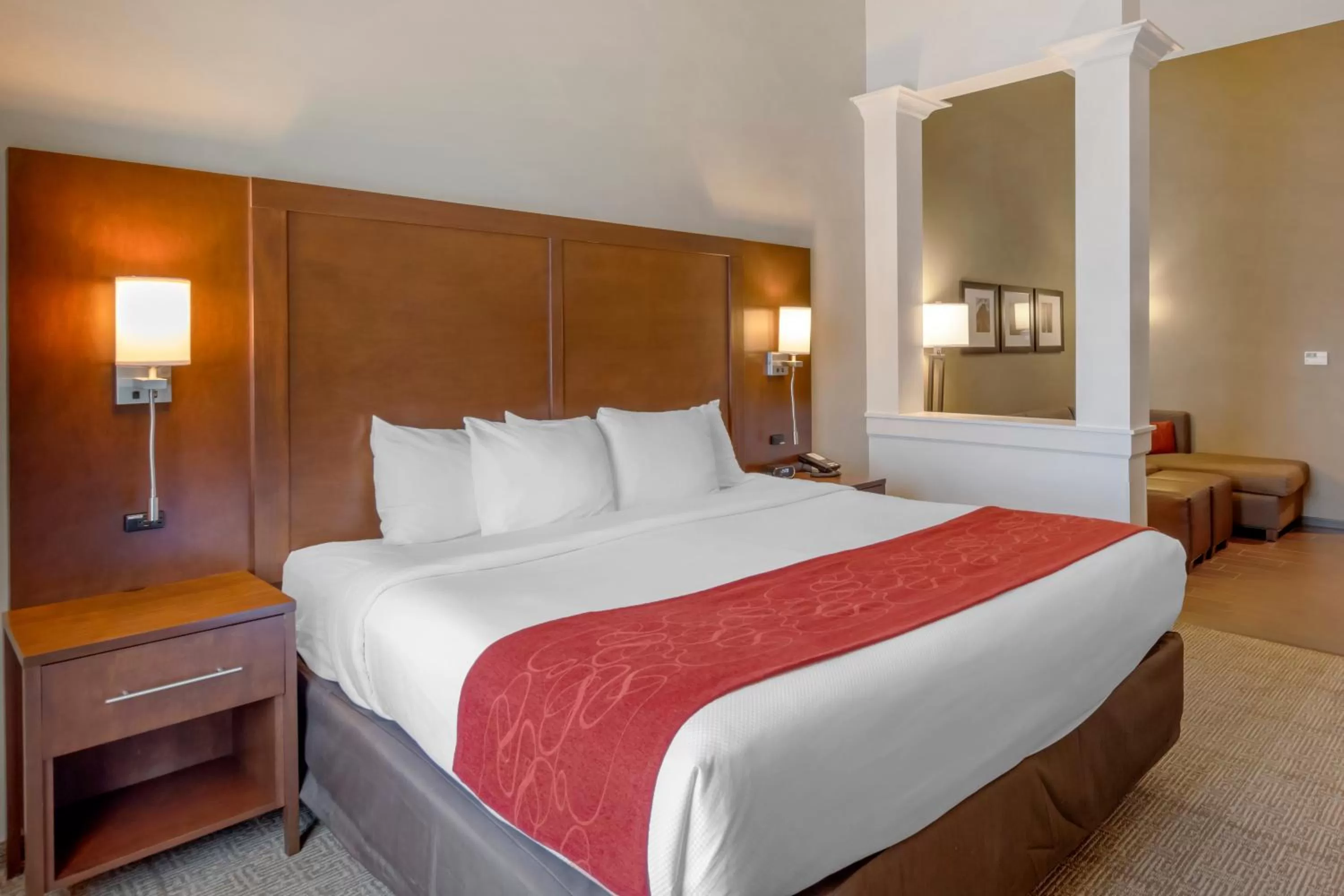 Photo of the whole room, Bed in Comfort Suites St George - University Area