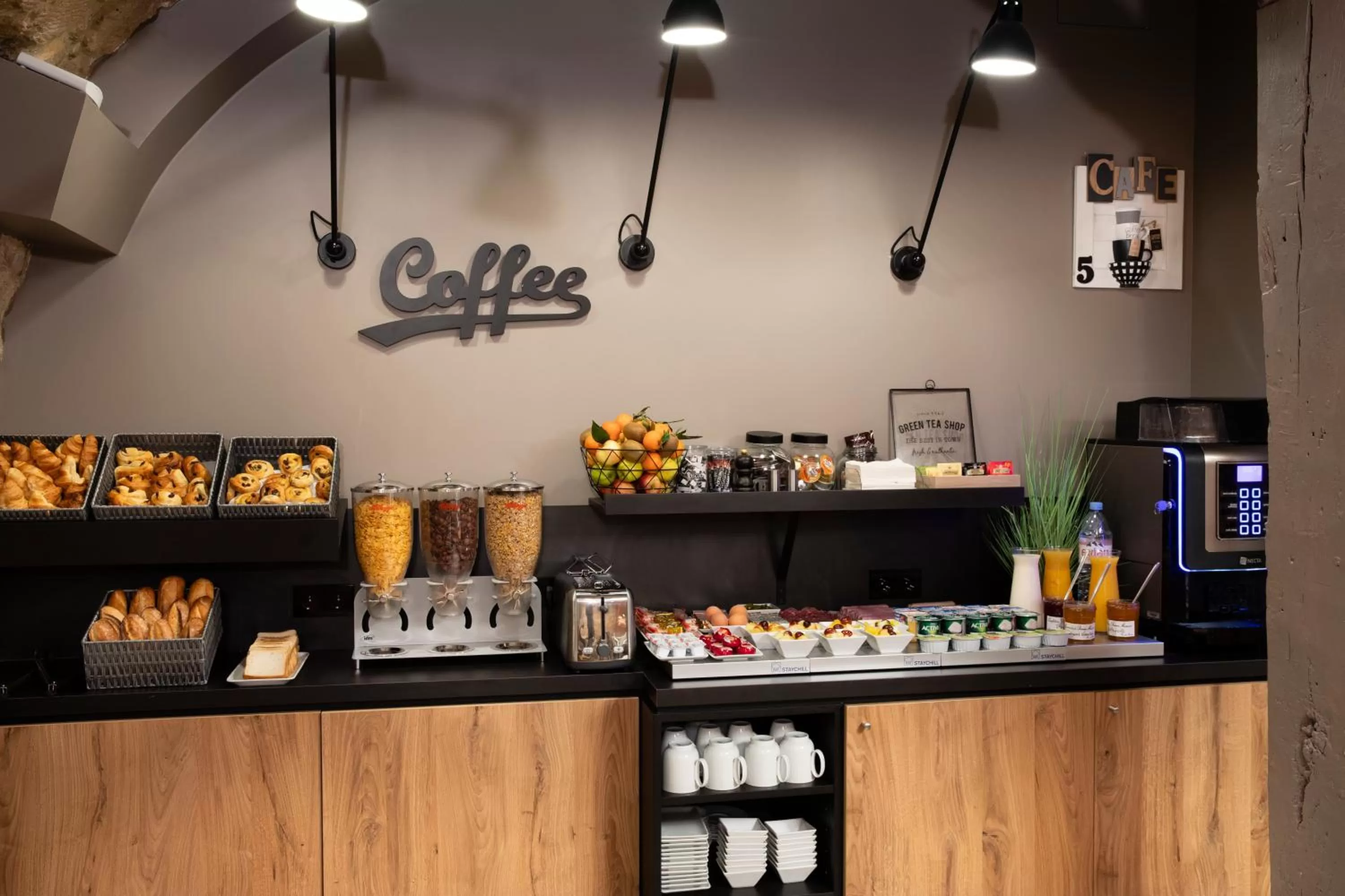 Breakfast in Hôtel du Jardin des Plantes