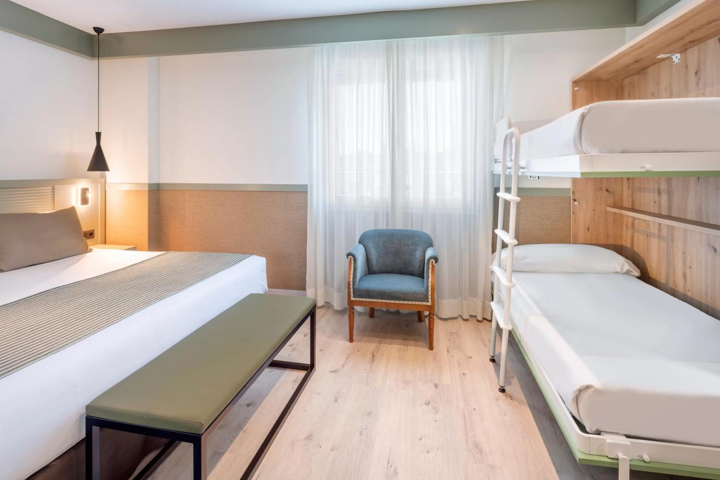 Family Room in Catalonia Santa Justa