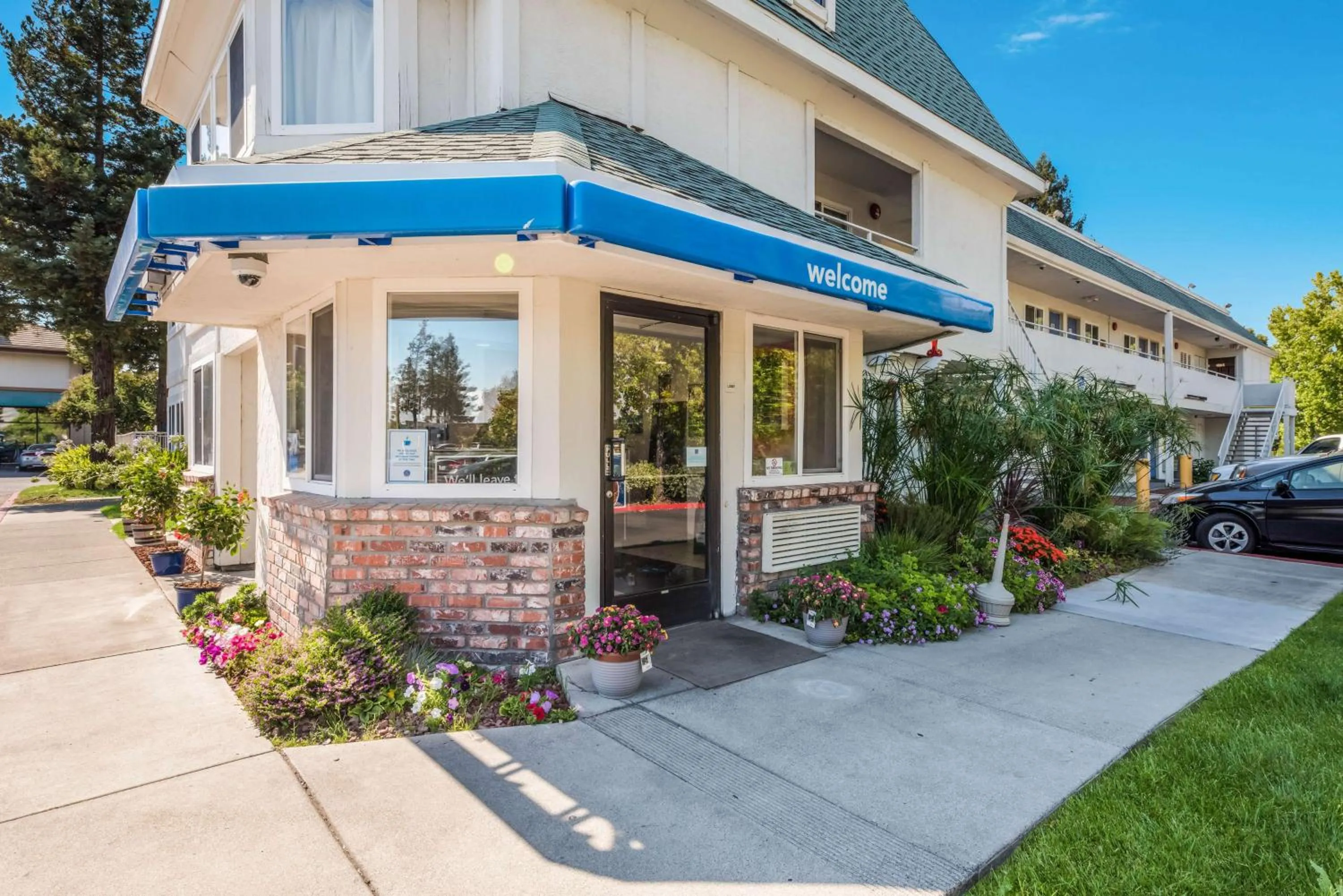 Property building in Motel 6-Rohnert Park, CA