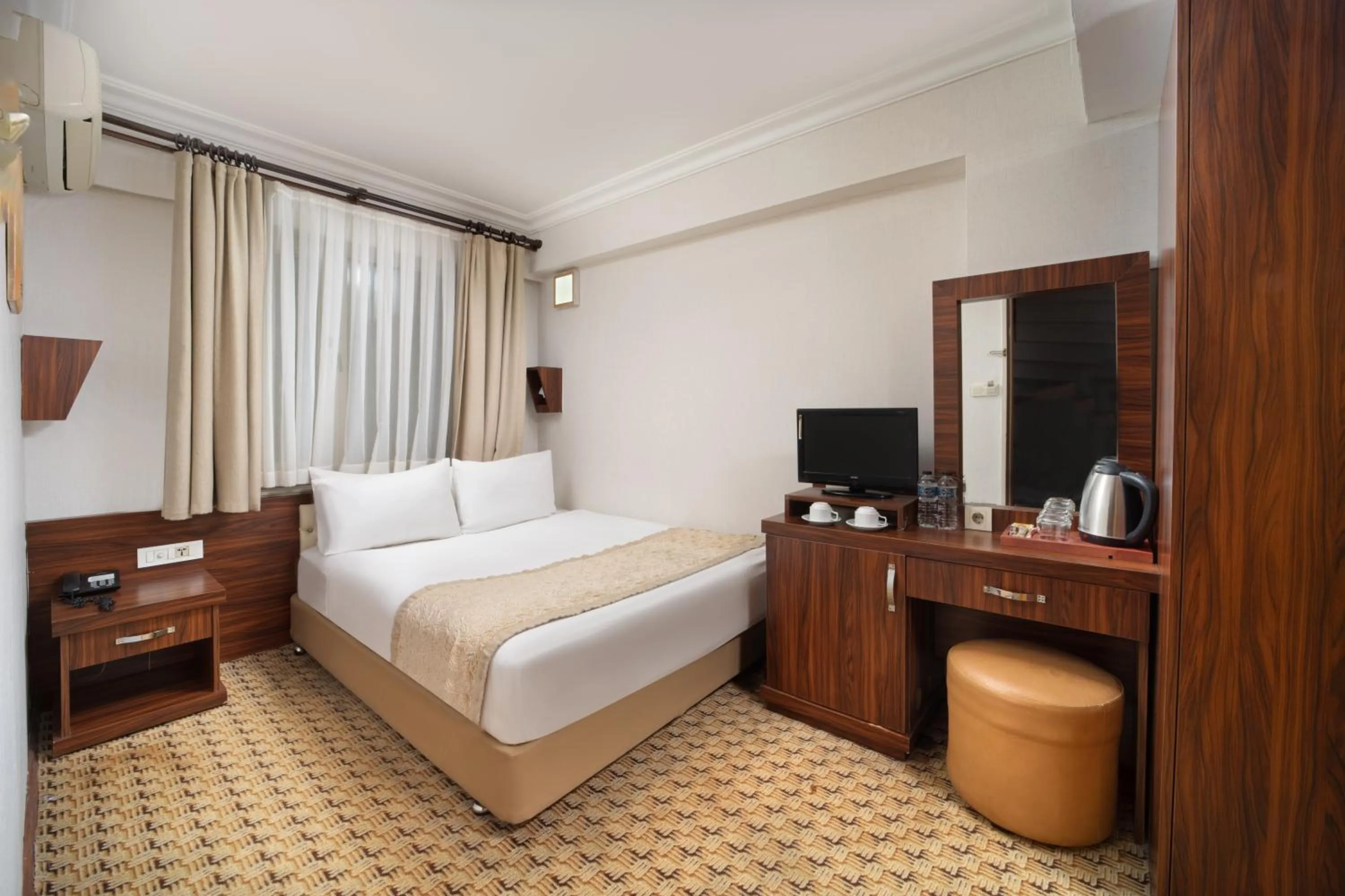 Bed in Elan Hotel Istanbul Pera
