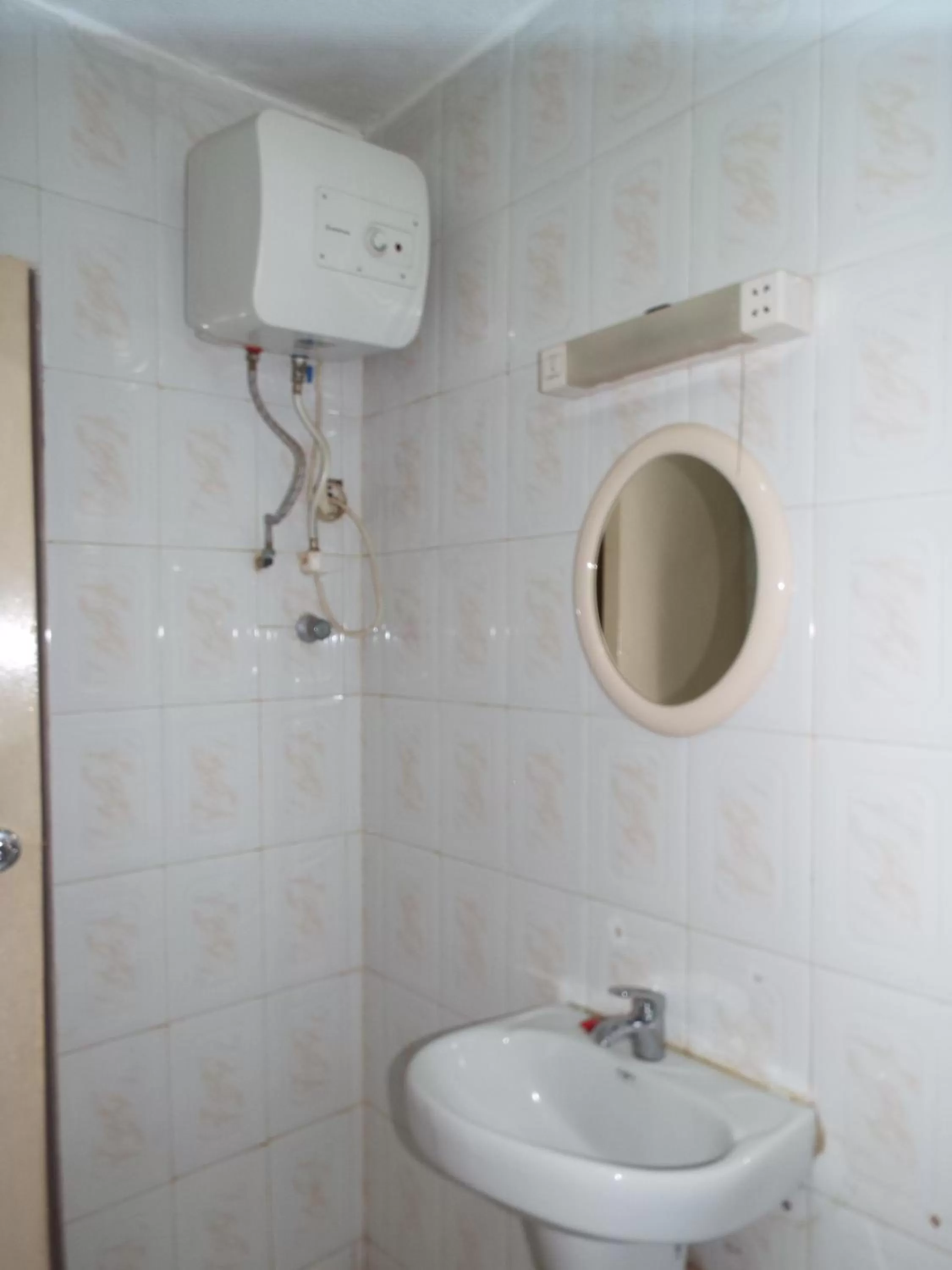 Bathroom in Pekan Hotel