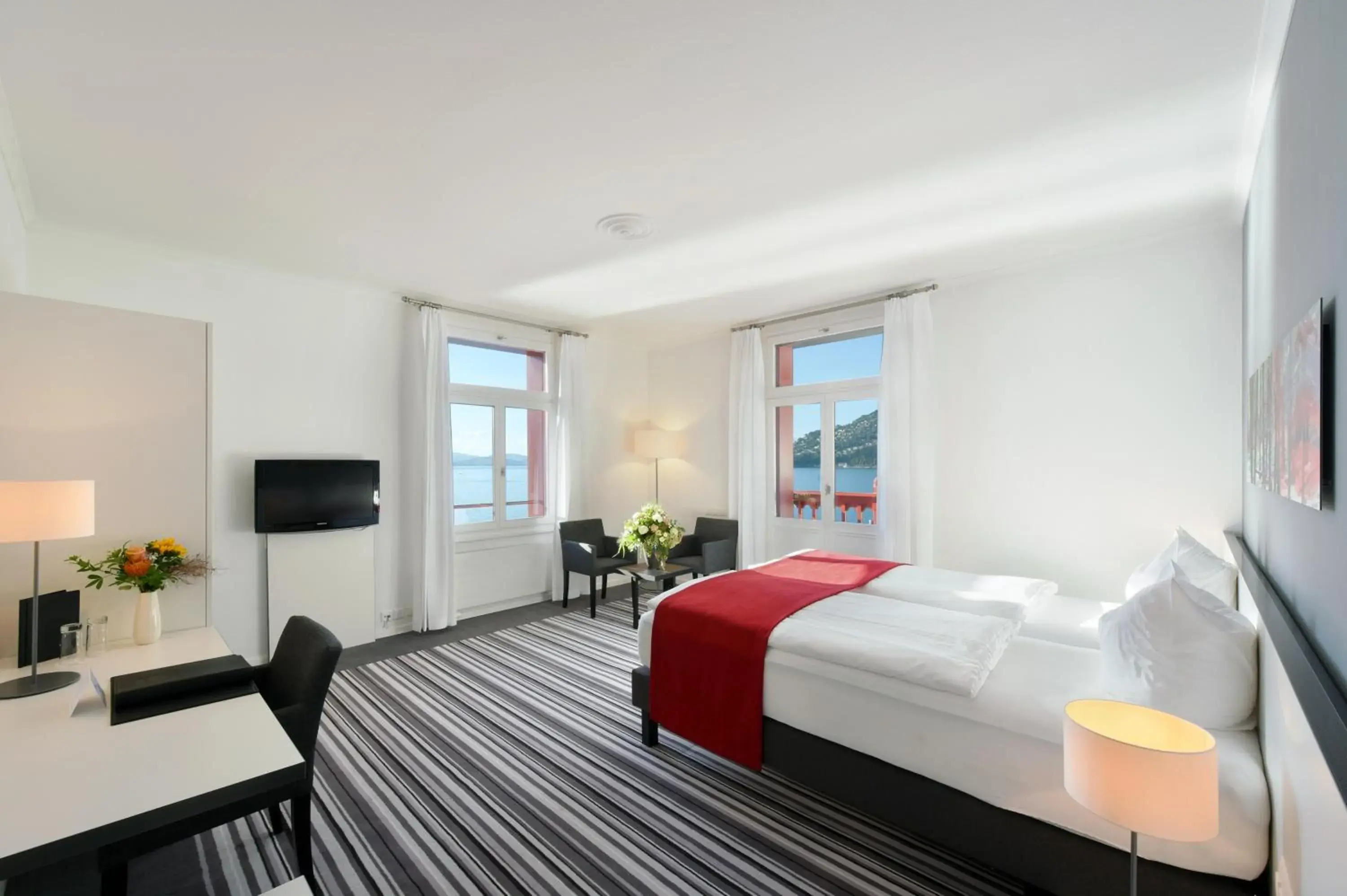 Deluxe Double Room with Lake View in Hotel Vitznauerhof - Lifestyle Hideaway at Lake Lucerne Deluxe Double Room with Lake View in Hotel Vitznauerhof - Lifestyle Hideaway at Lake Lucerne