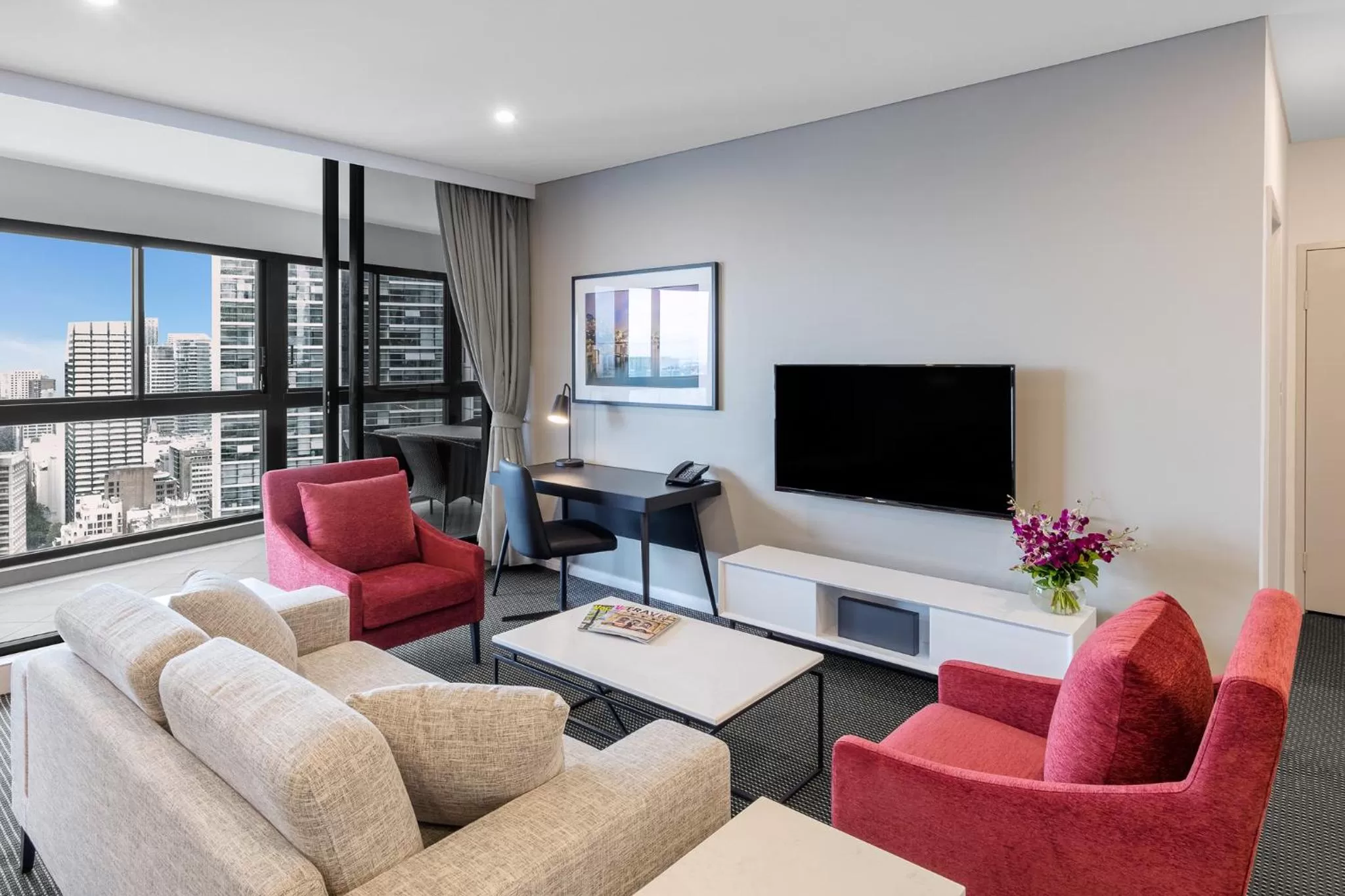 TV and multimedia in Meriton Suites Kent Street, Sydney