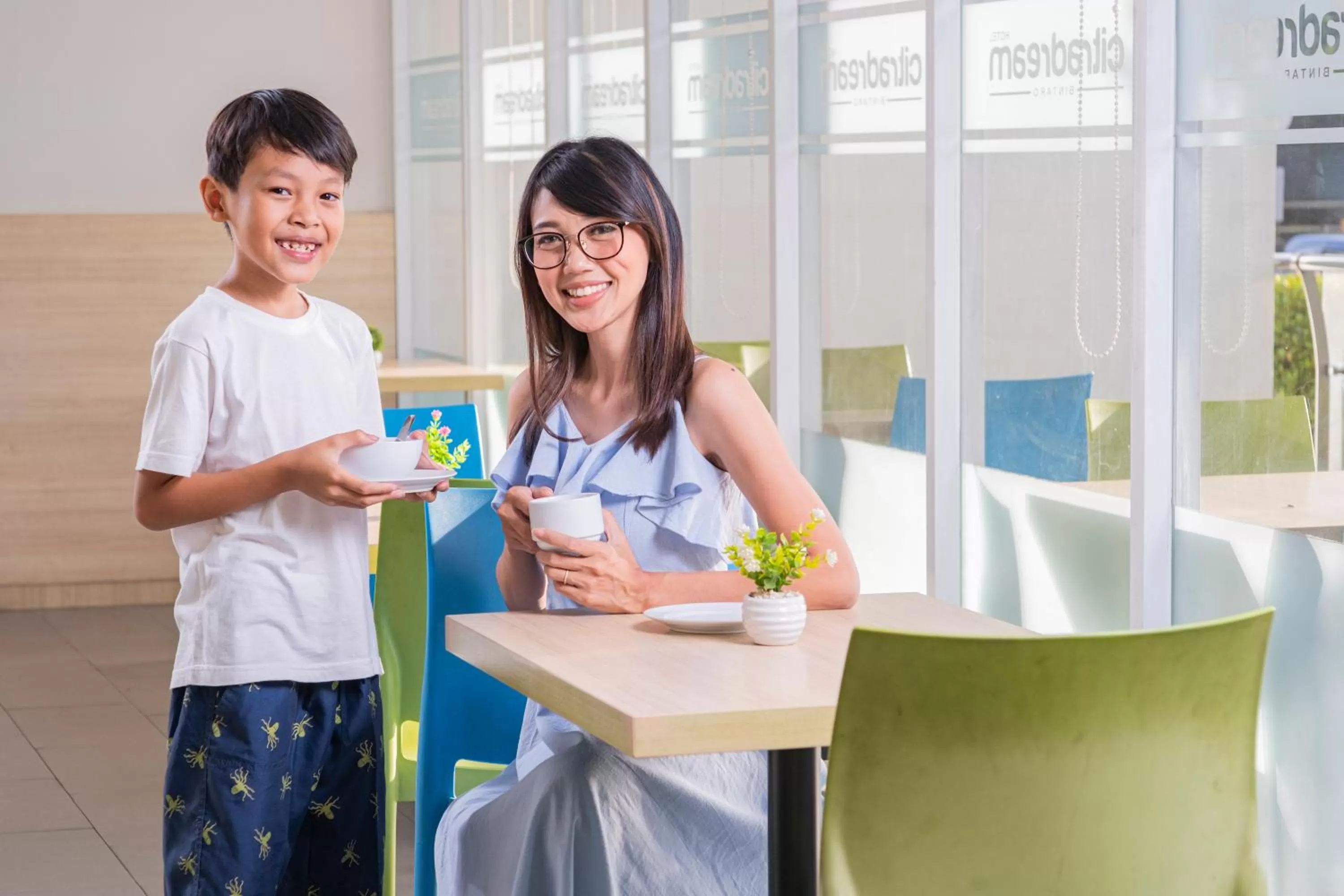 Restaurant/places to eat in Hotel Citradream Bintaro