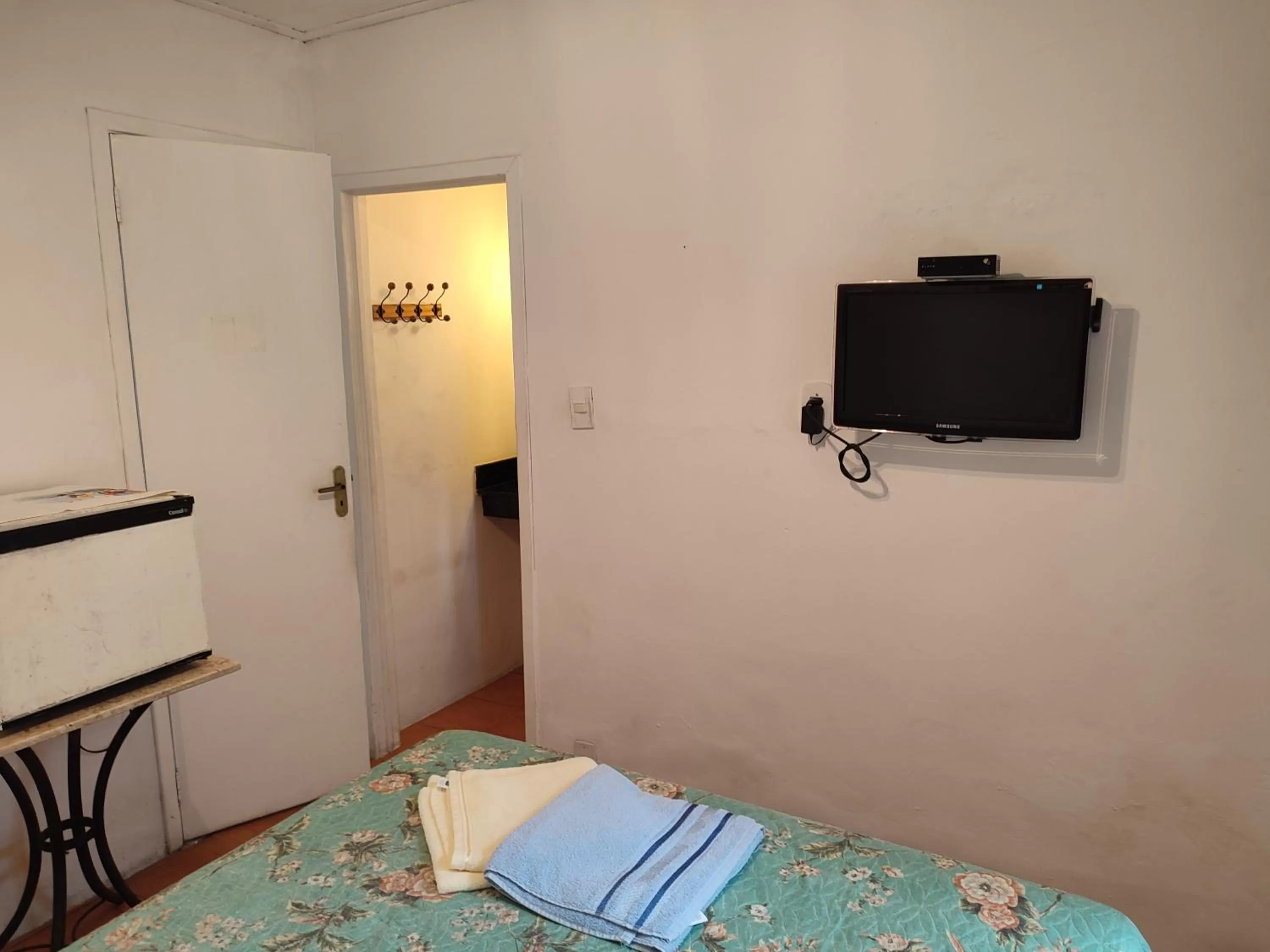 TV and multimedia, TV/Entertainment Center in Pousada L'étage