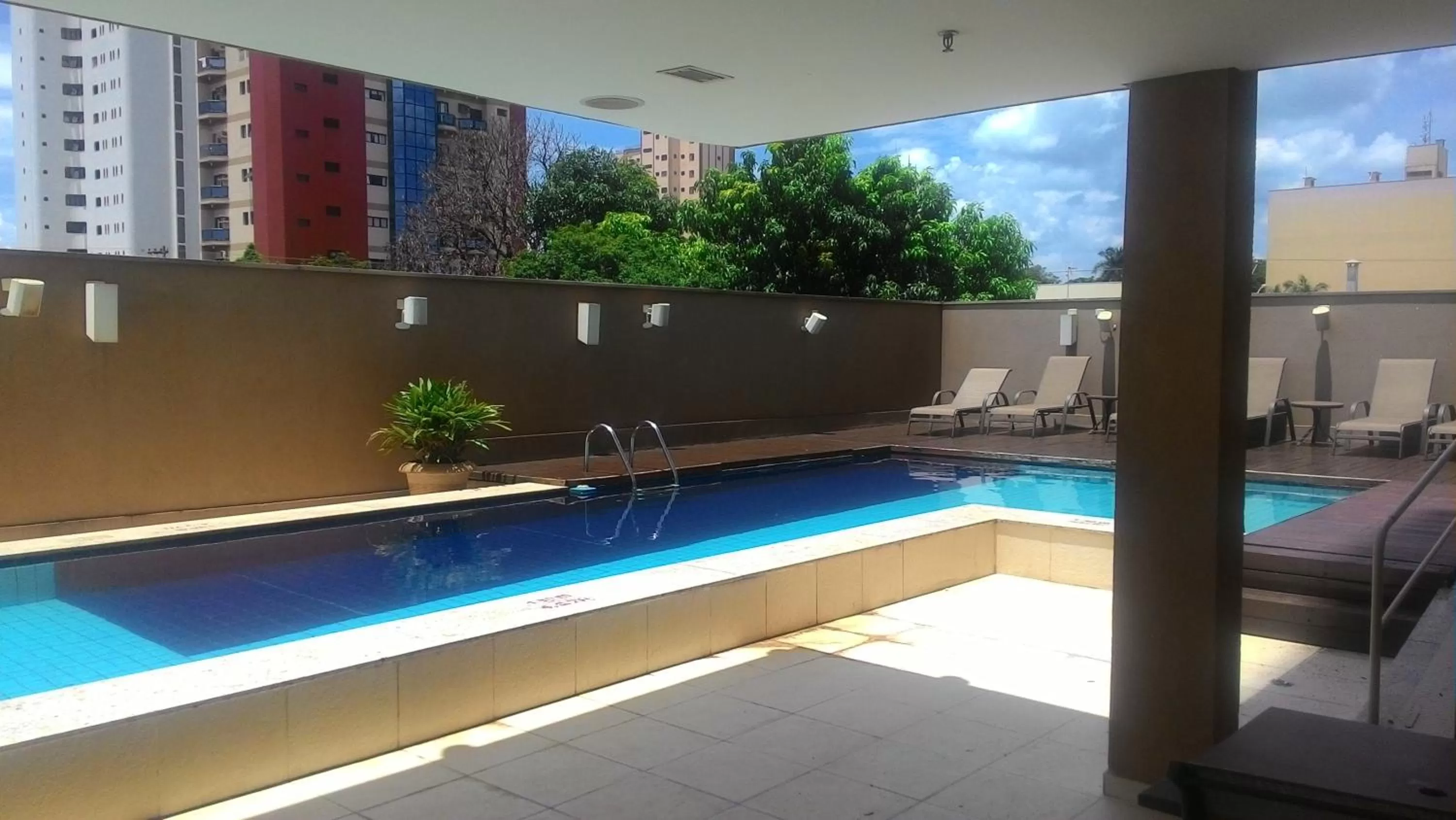 Swimming pool in Comfort Hotel Sertãozinho