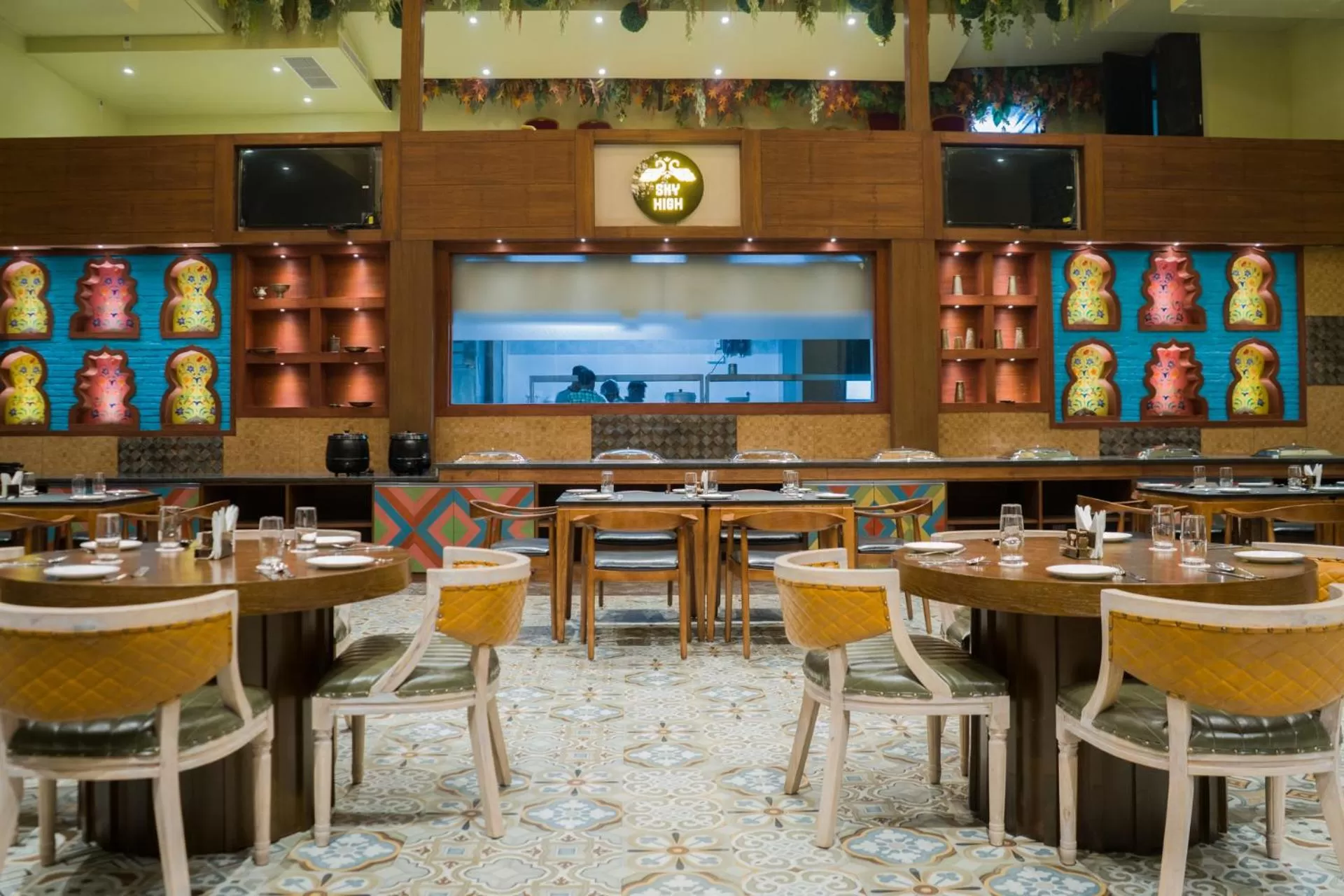 Restaurant/places to eat in Clarks Inn Suites Kangra