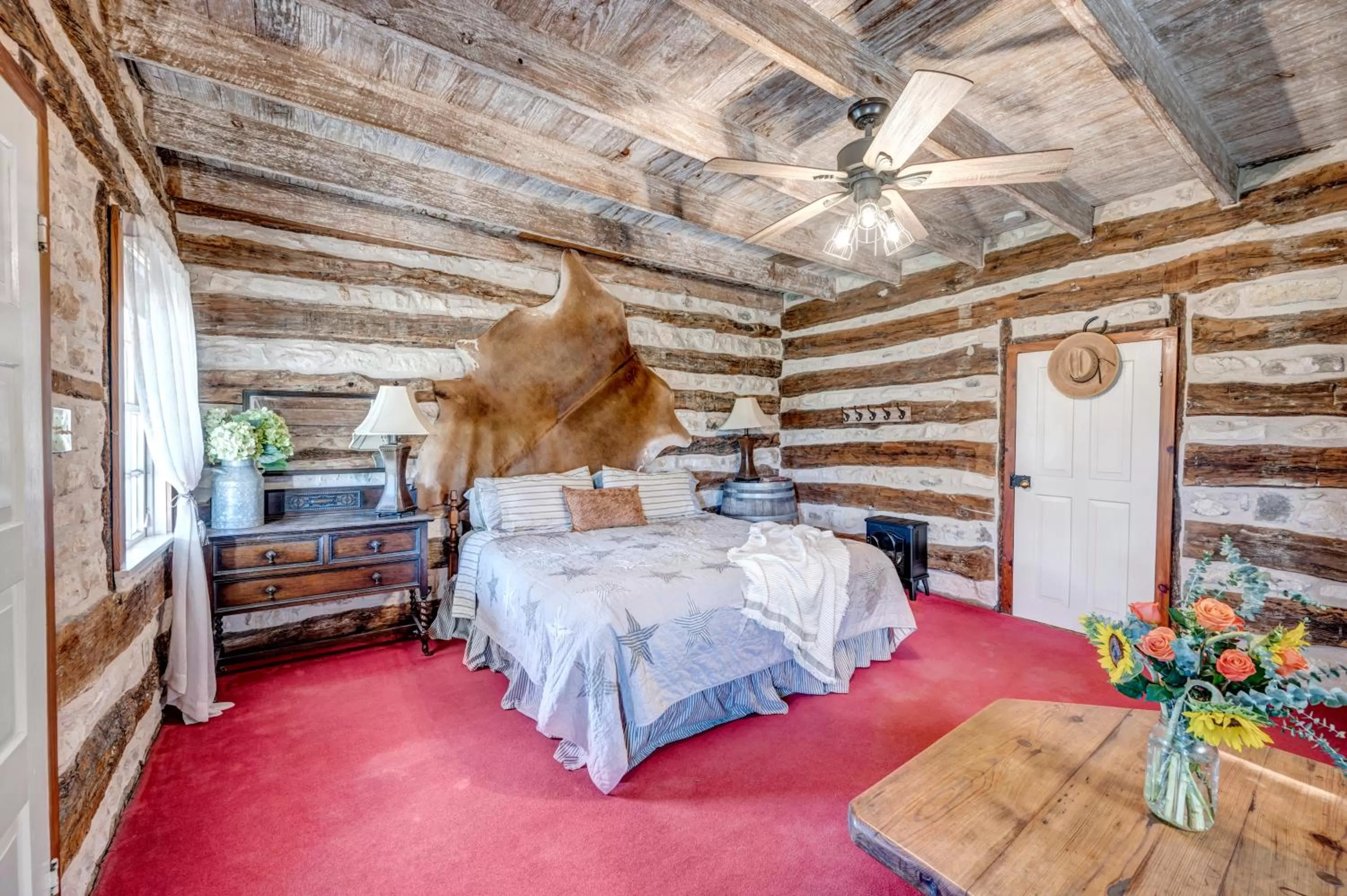 Bedroom, Bed in Full Moon Inn