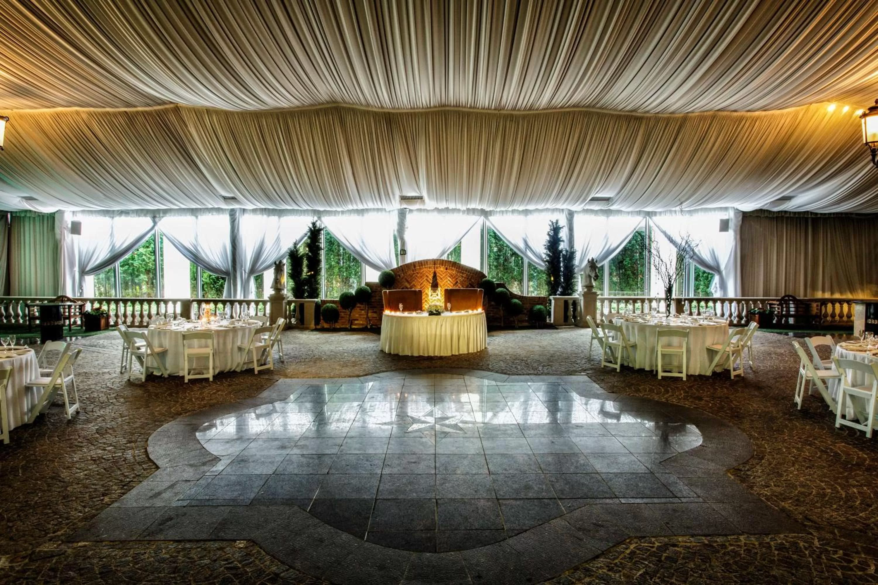 Dining area in Hilton Garden Inn New York/Staten Island