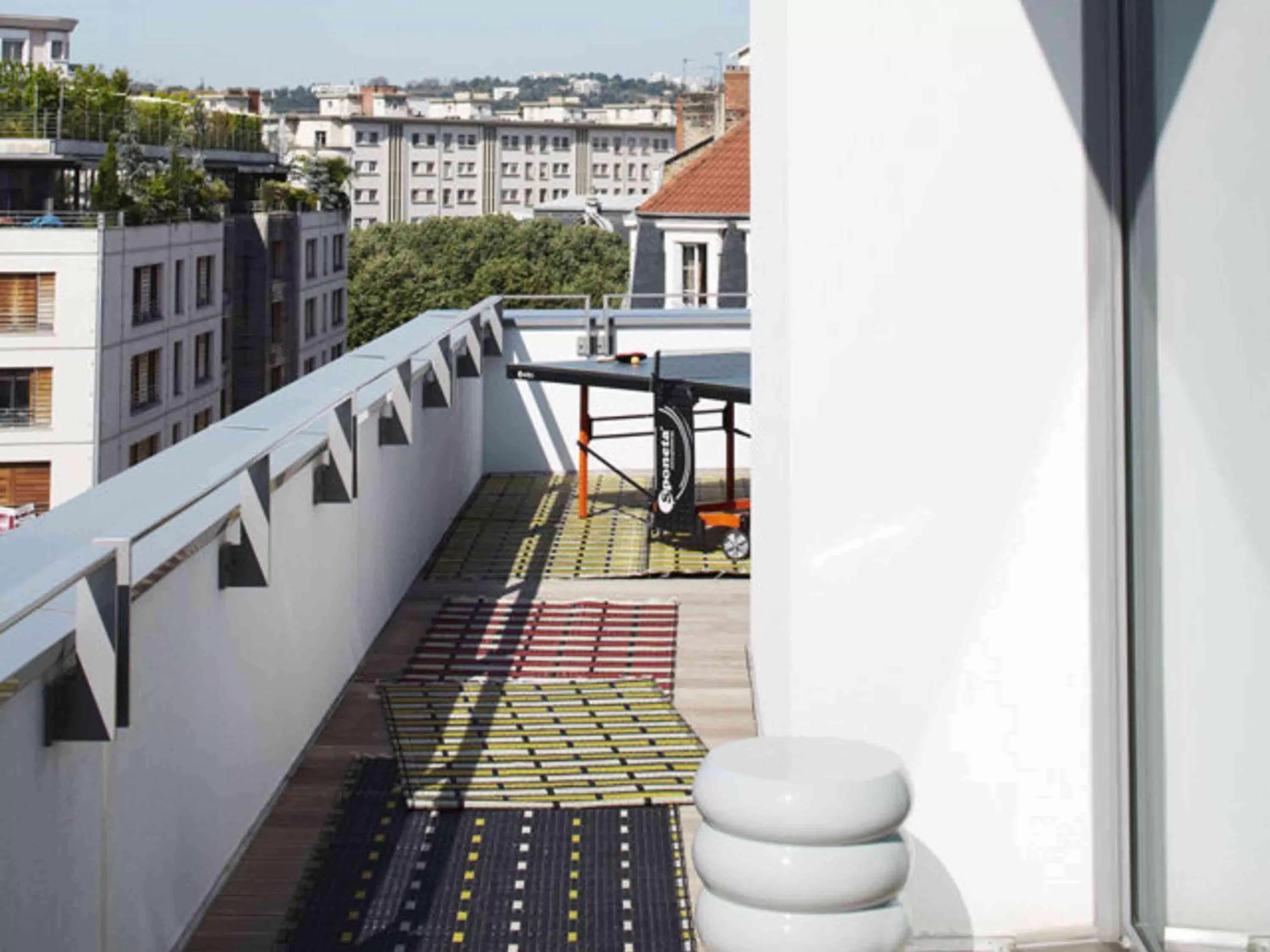 Photo of the whole room in Mama Shelter Lyon
