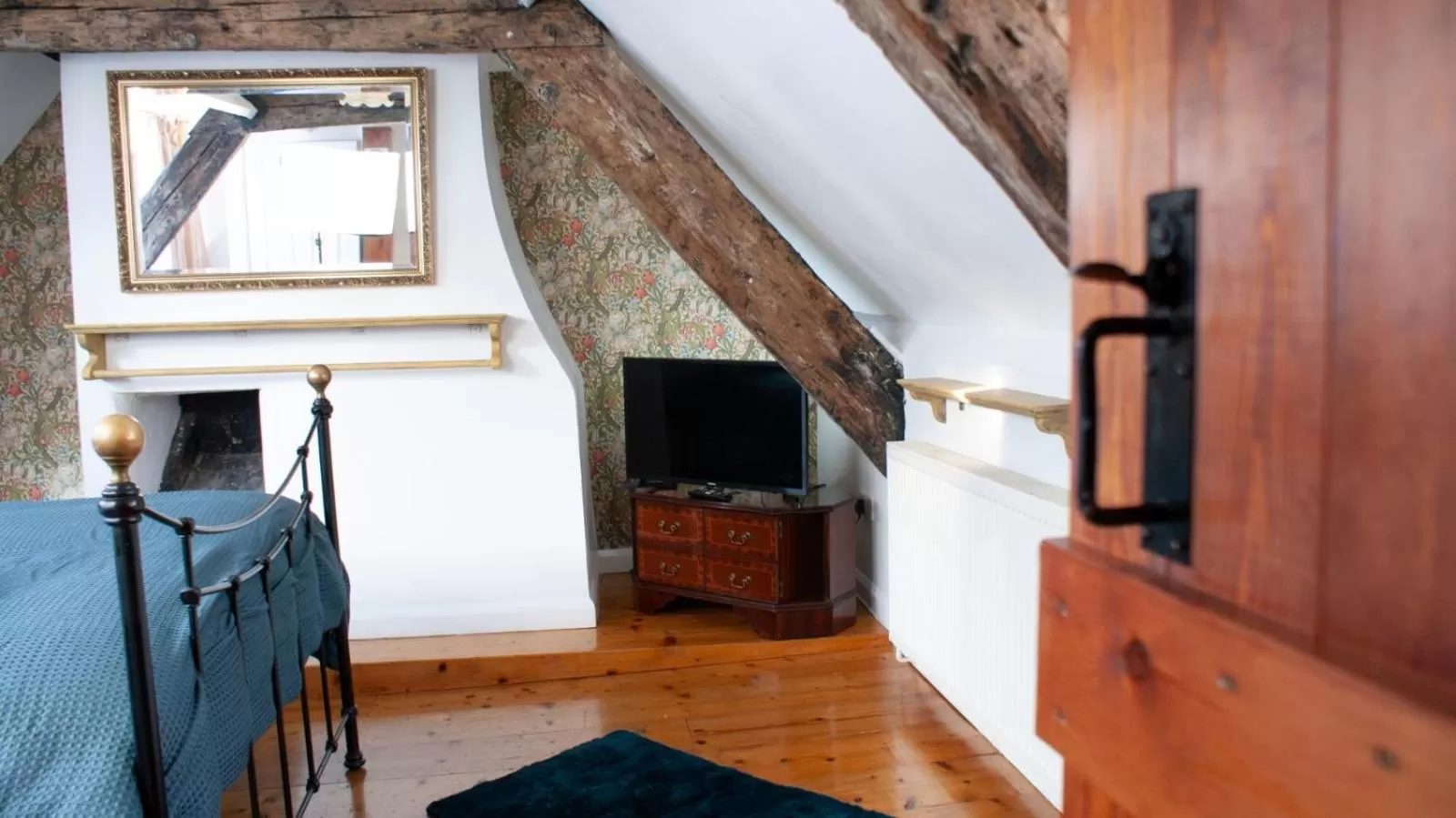 TV and multimedia, TV/Entertainment Center in Little Pie in the Sky