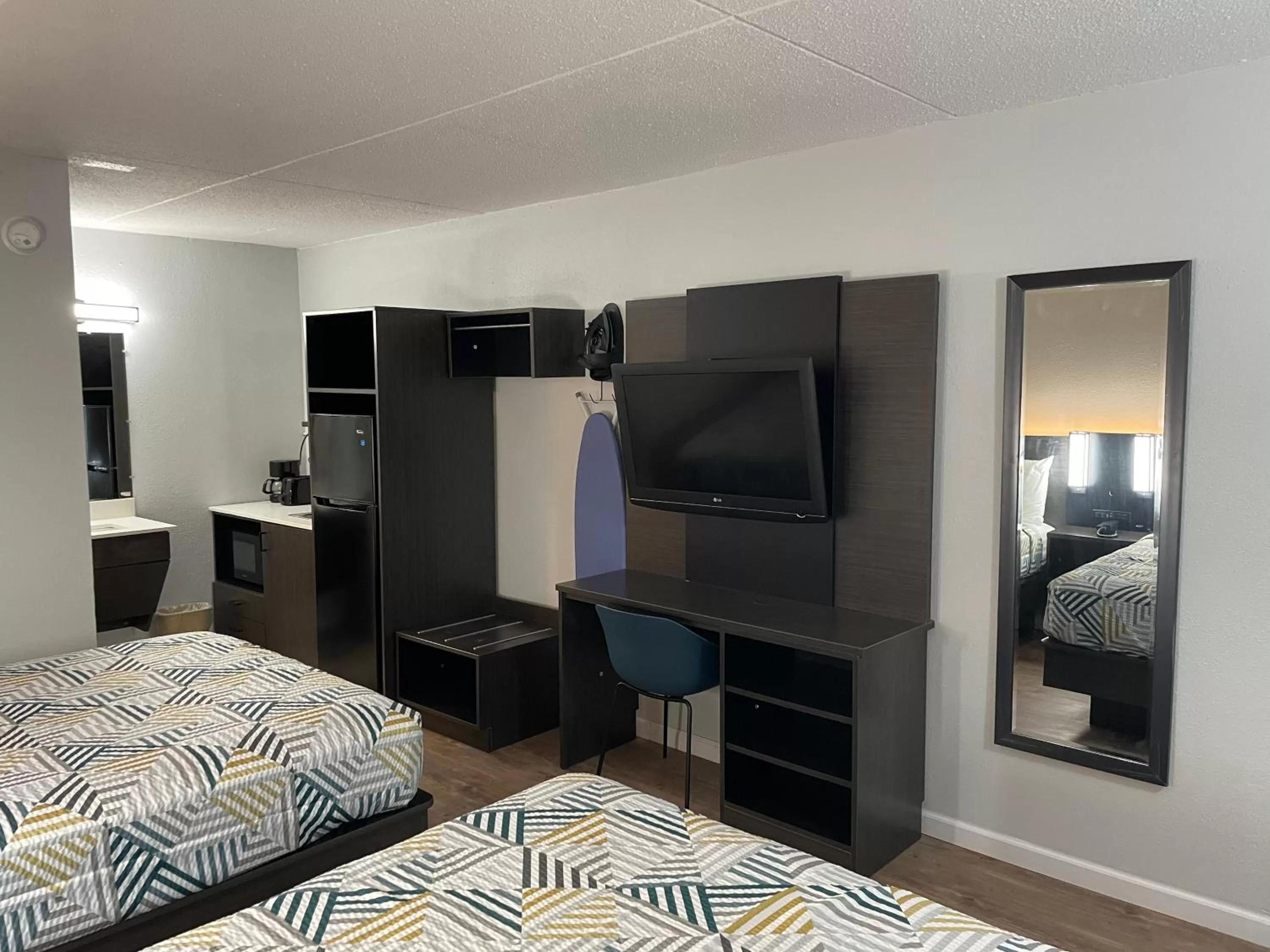 Bed in Studio 6 Vicksburg, MS- Downtown