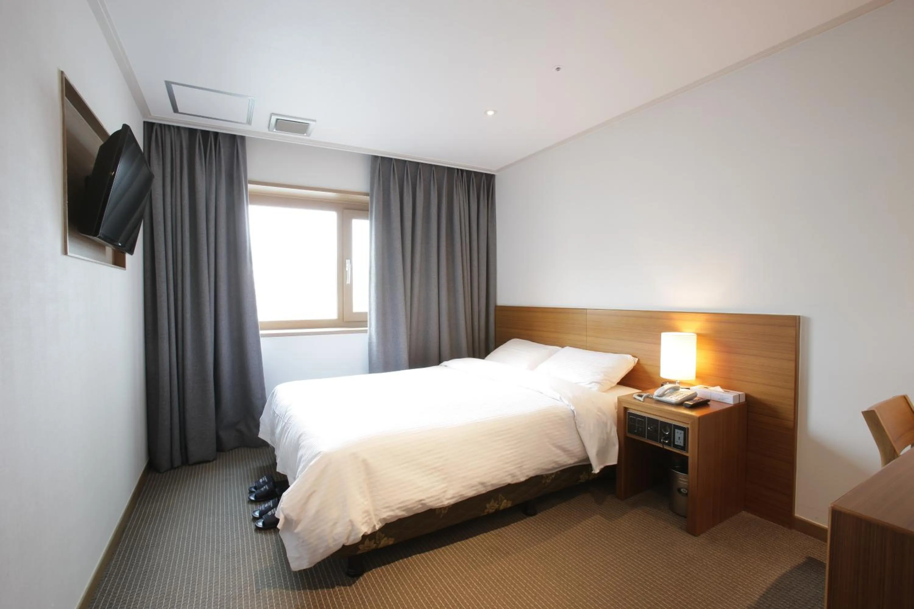 Bed in Busan Tourist Hotel