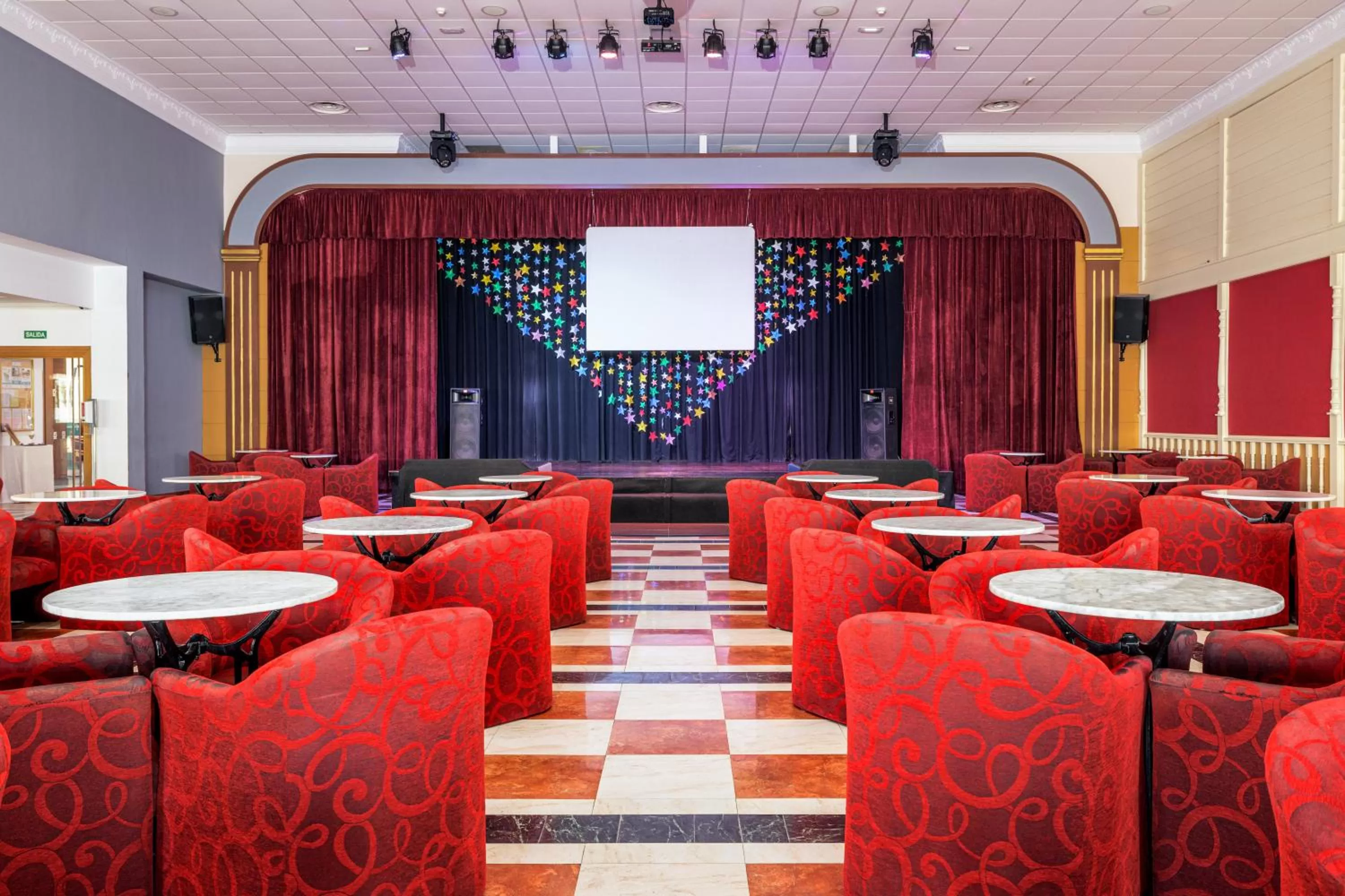 Business facilities in Playaballena