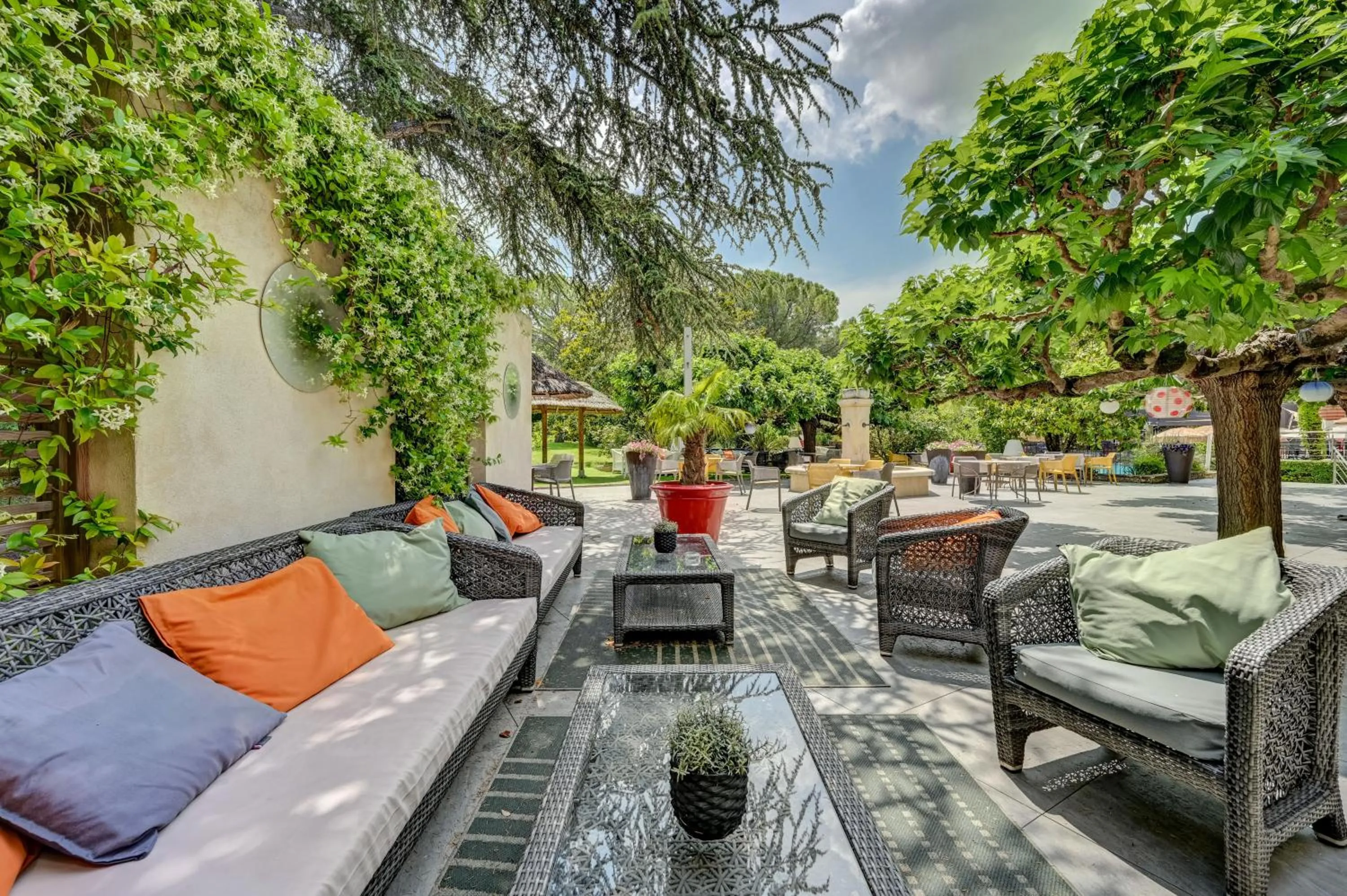 Patio in Best Western Sévan Parc Hôtel