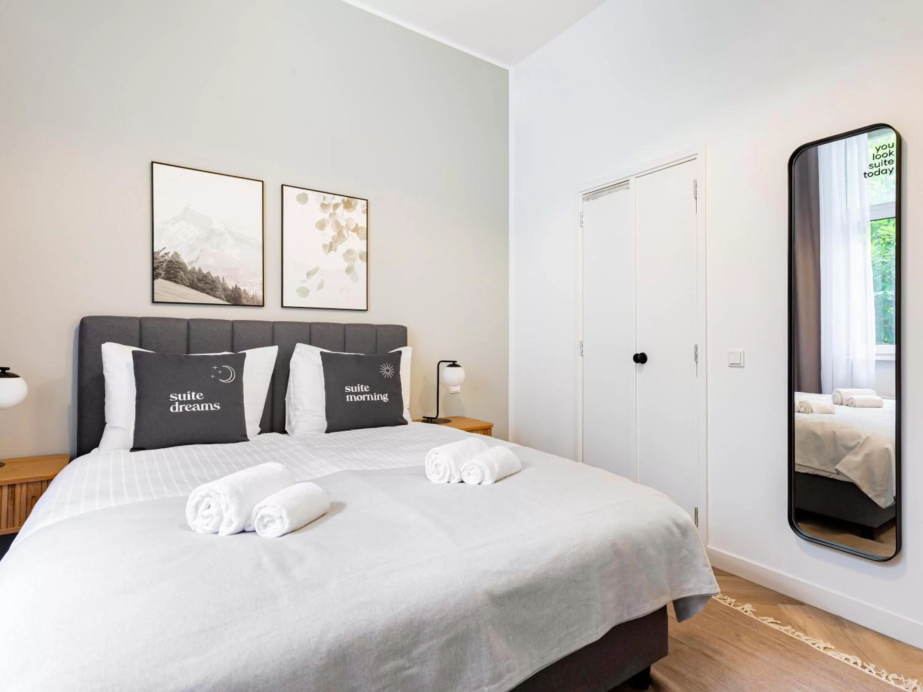 Bed in City Rooms Amsterdam Hemonystraat - Digital access