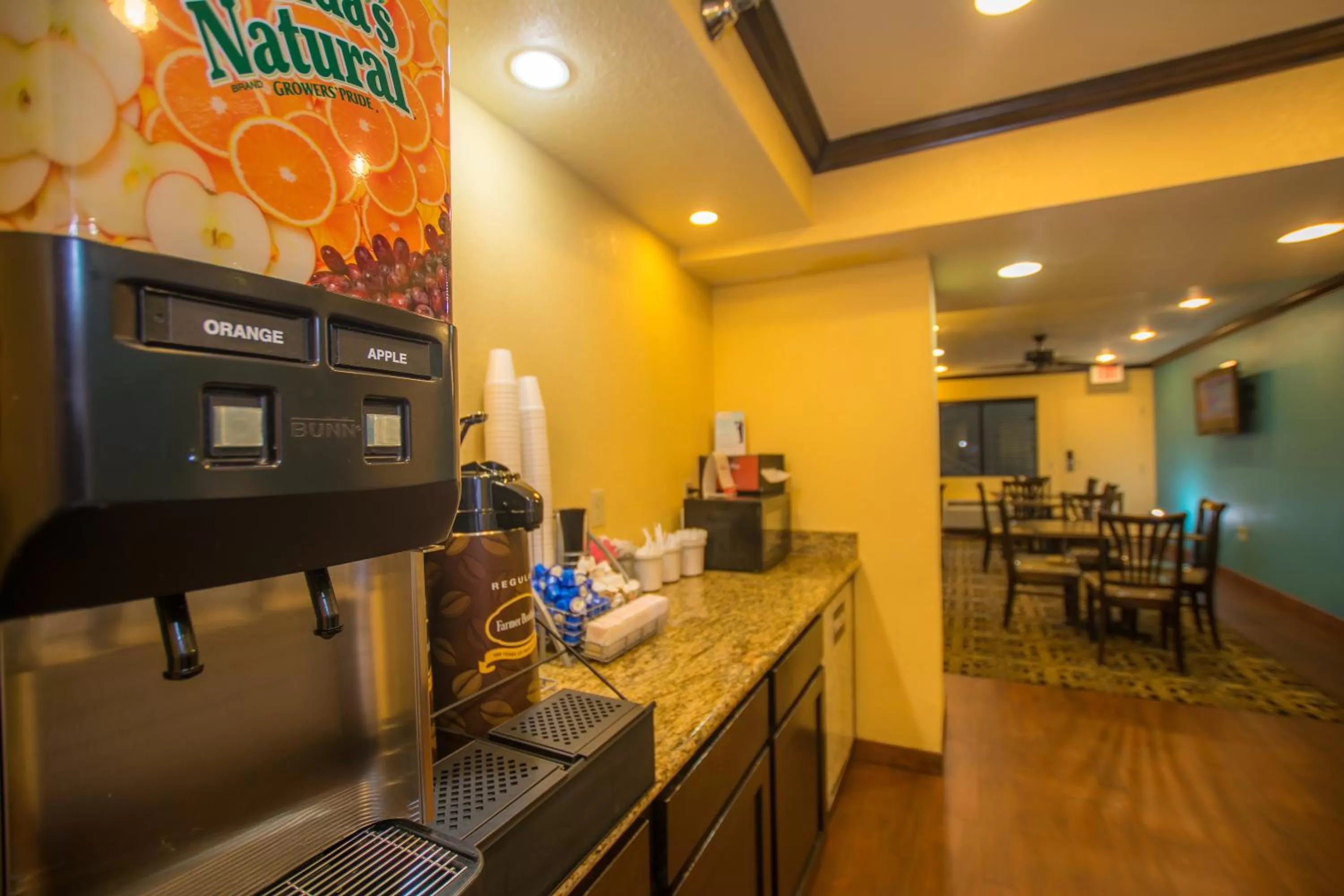 Breakfast in Super 8 by Wyndham Oklahoma Airport Fairgrounds West