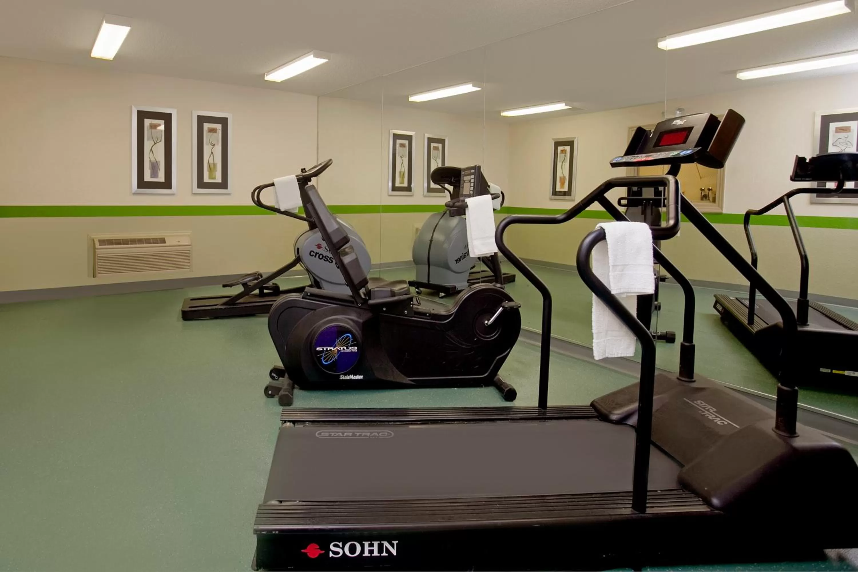 Fitness centre/facilities in Extended Stay America Suites - Chicago - Lombard - Yorktown Center