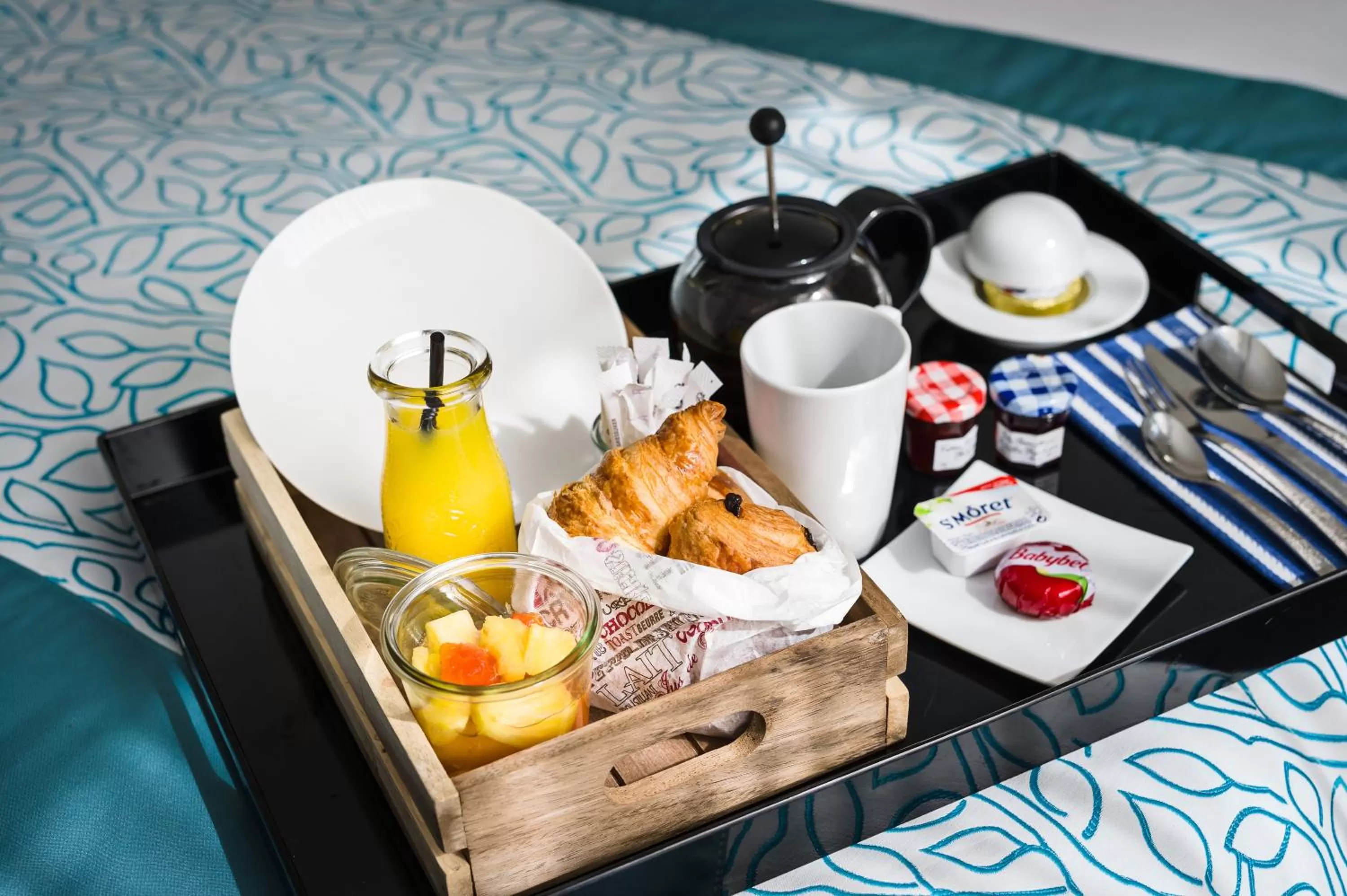 Executive King Room in Golden Tulip Marseille Euromed