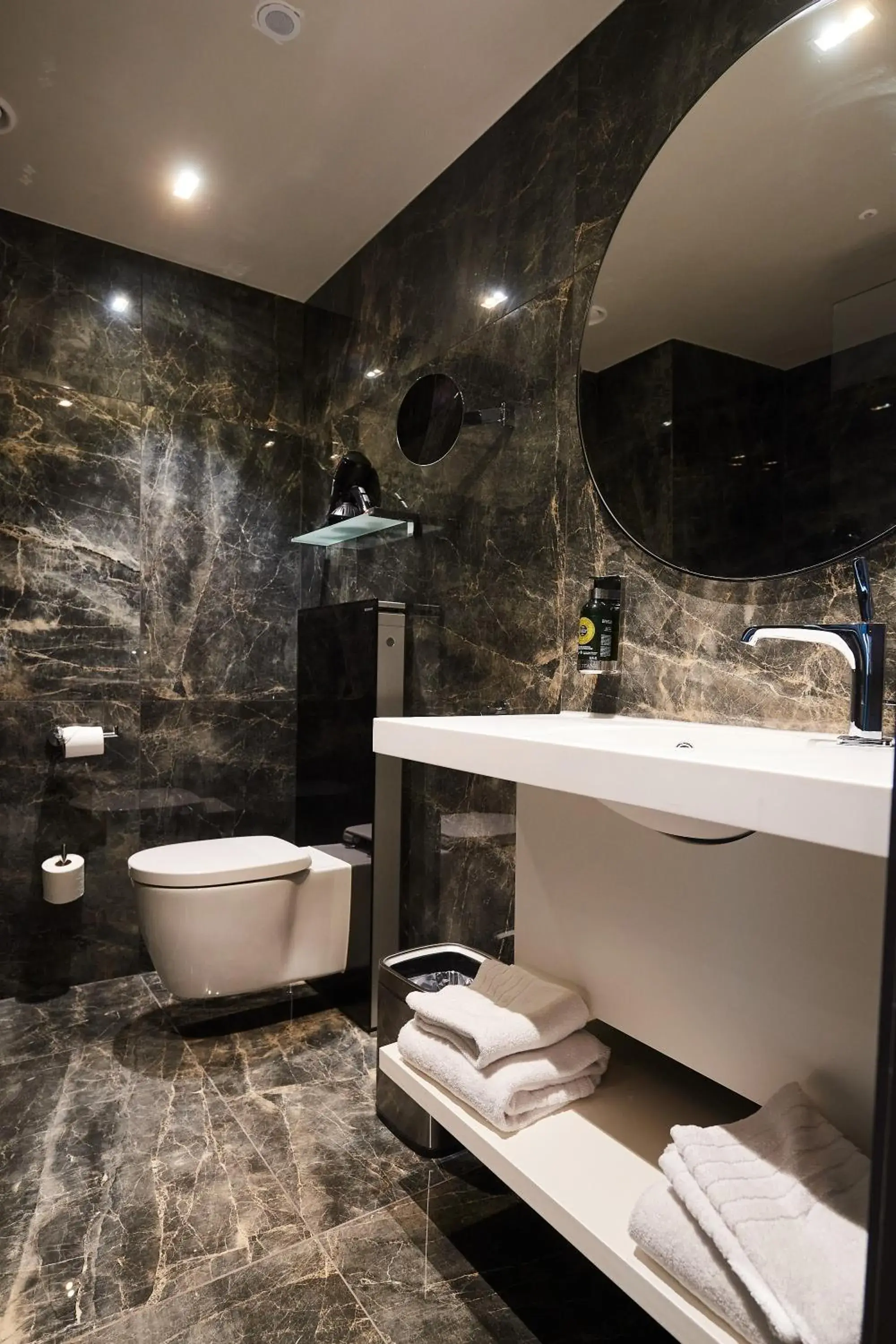 Deluxe Double or Twin Room in Harmon House Deluxe Double or Twin Room in Harmon House