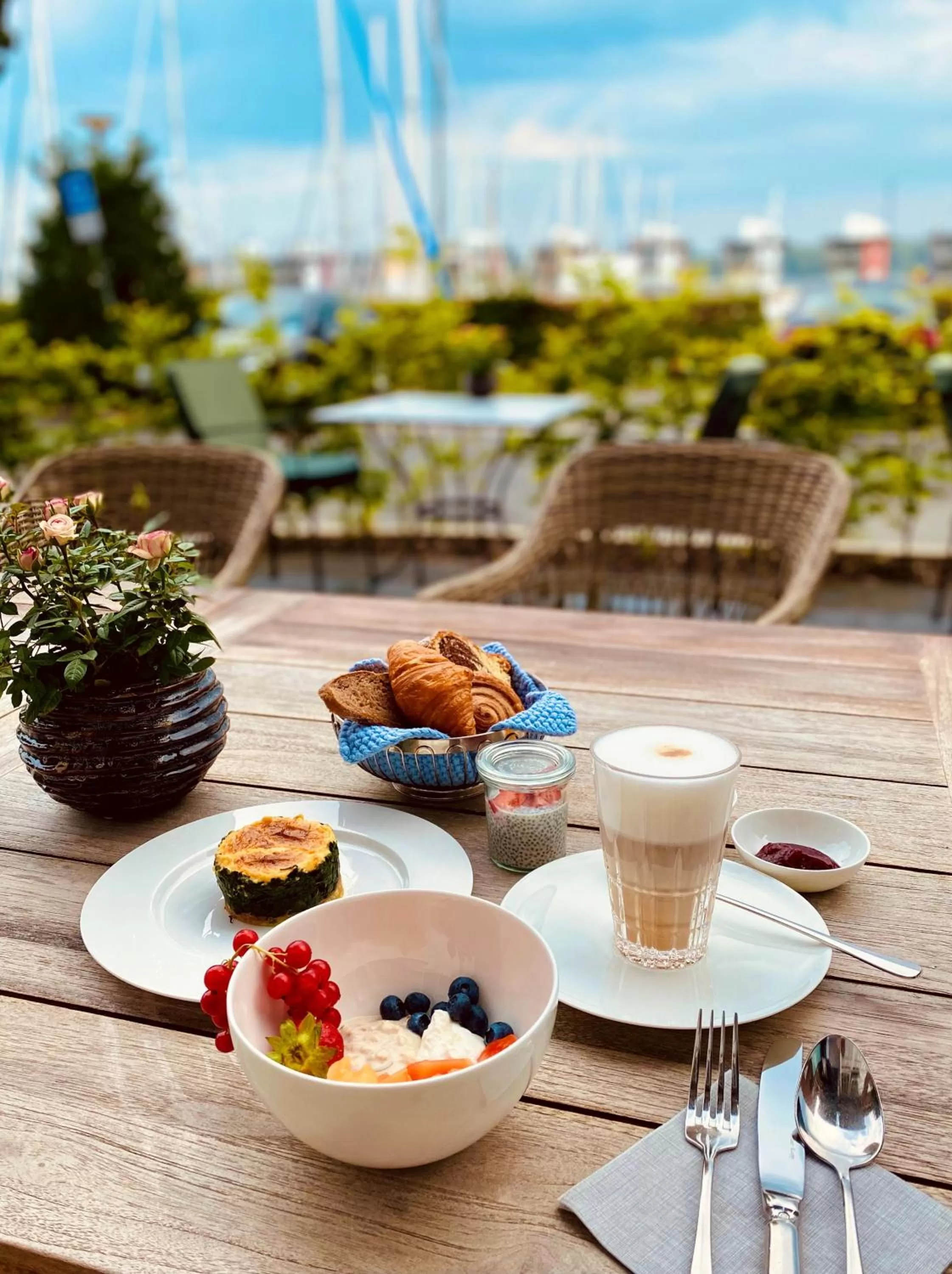 Breakfast in Das James