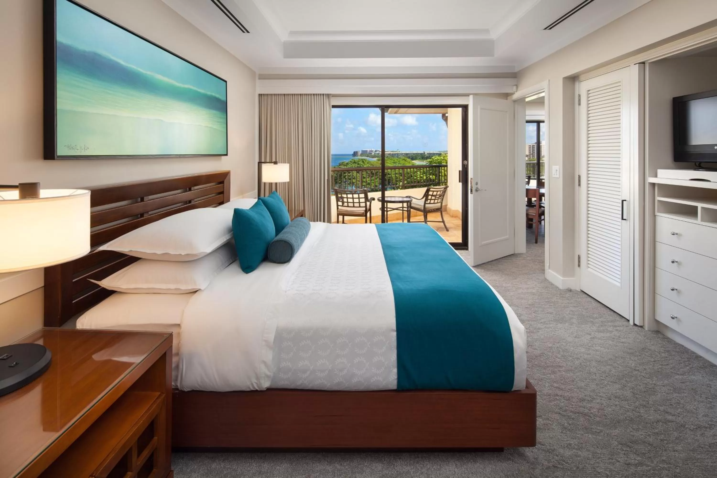 Photo of the whole room, Bed in Sheraton Maui Resort & Spa