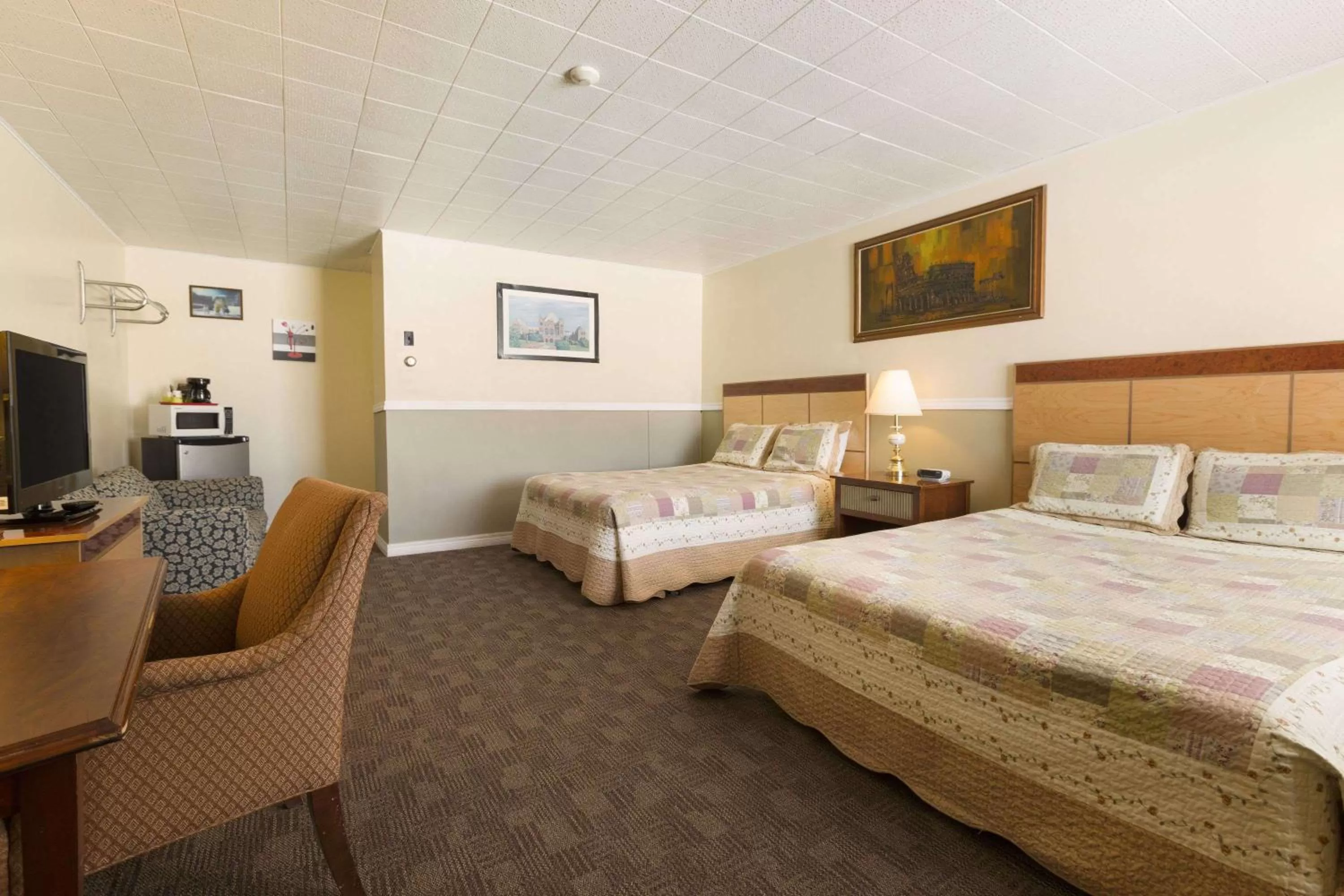 Suite with Two Double Beds - Non-Smoking in Thriftlodge Cochrane