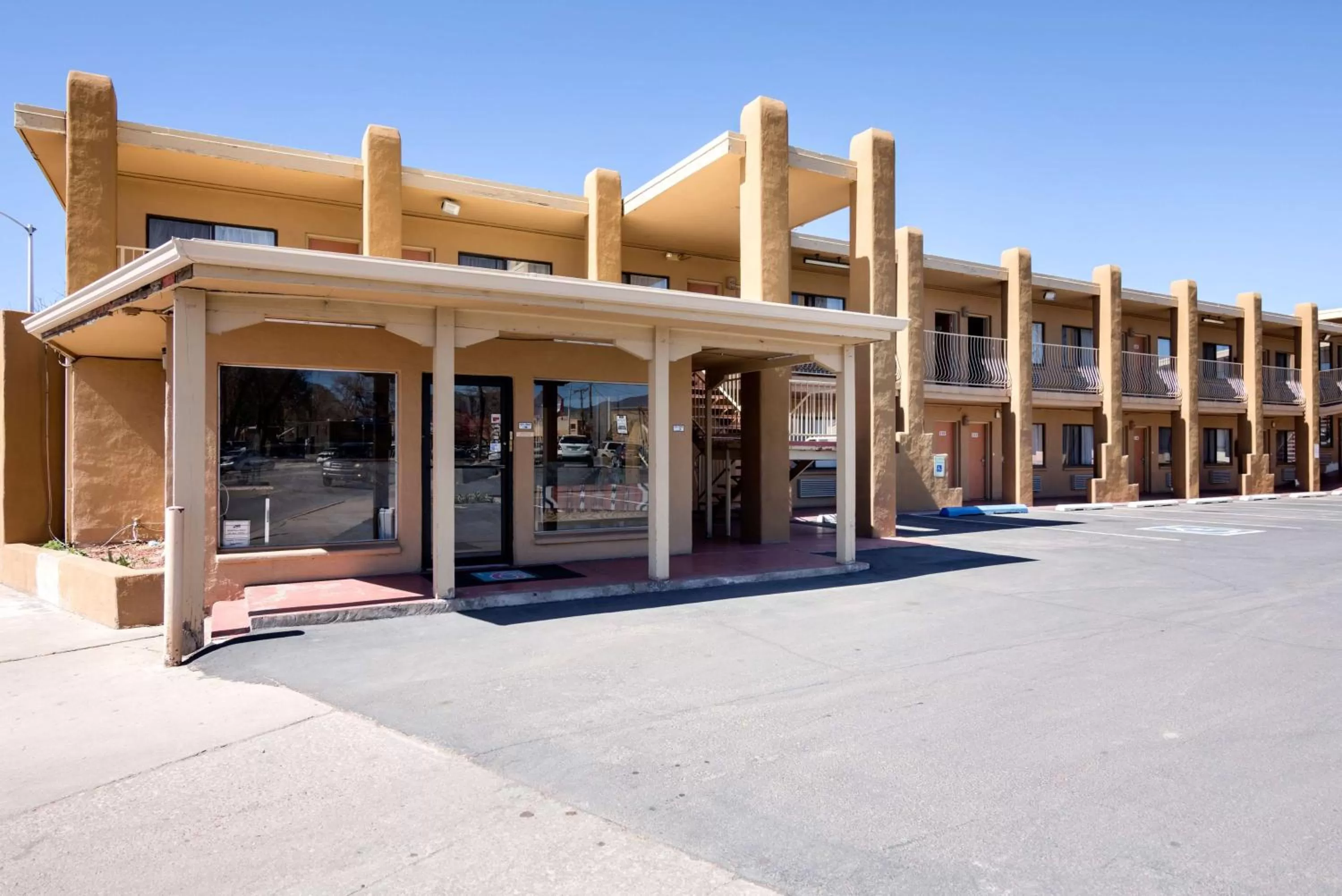 Property building in Motel 6-Santa Fe, NM - Downtown