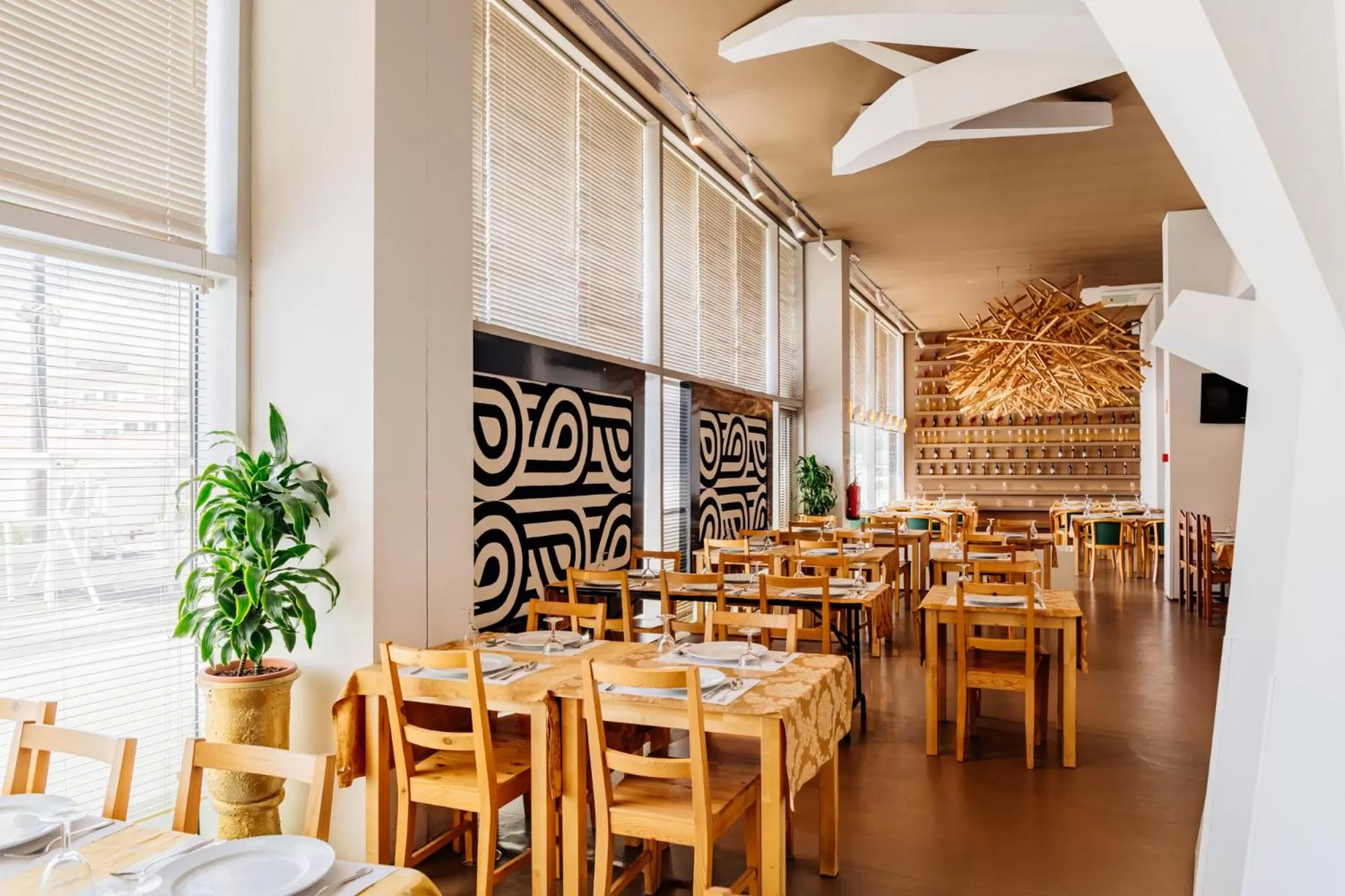 Restaurant/places to eat in Basic Braga by Axis