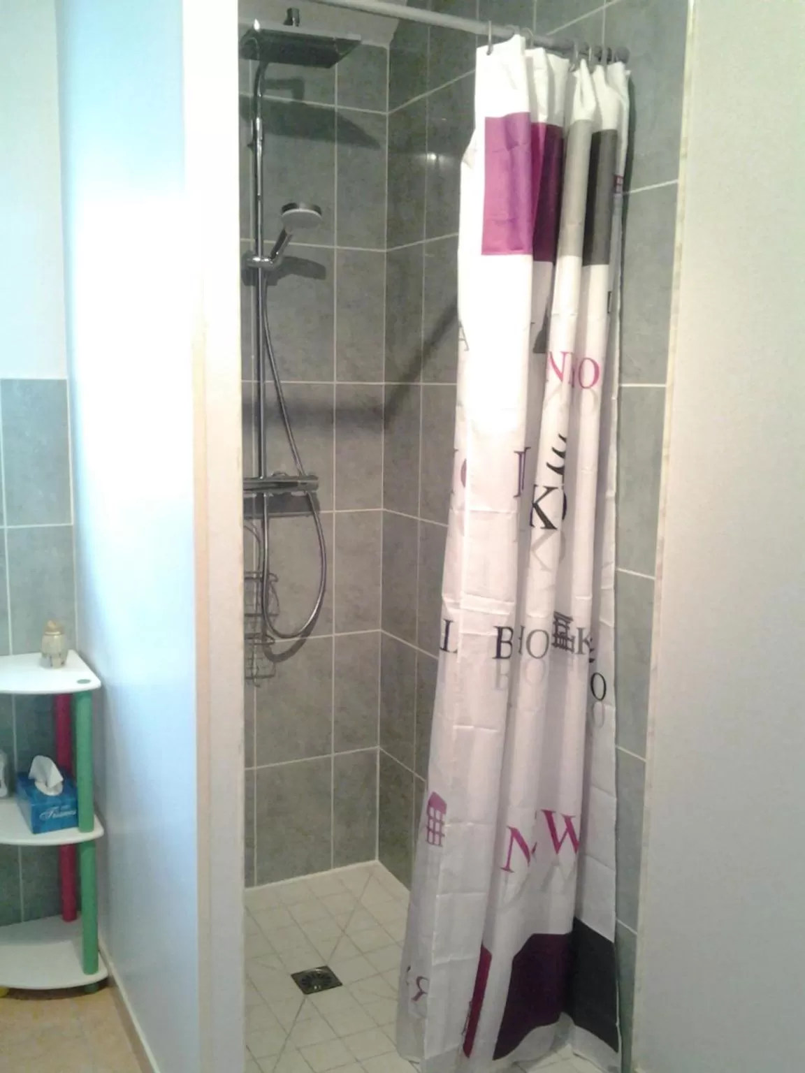 Shower in La Parisiere