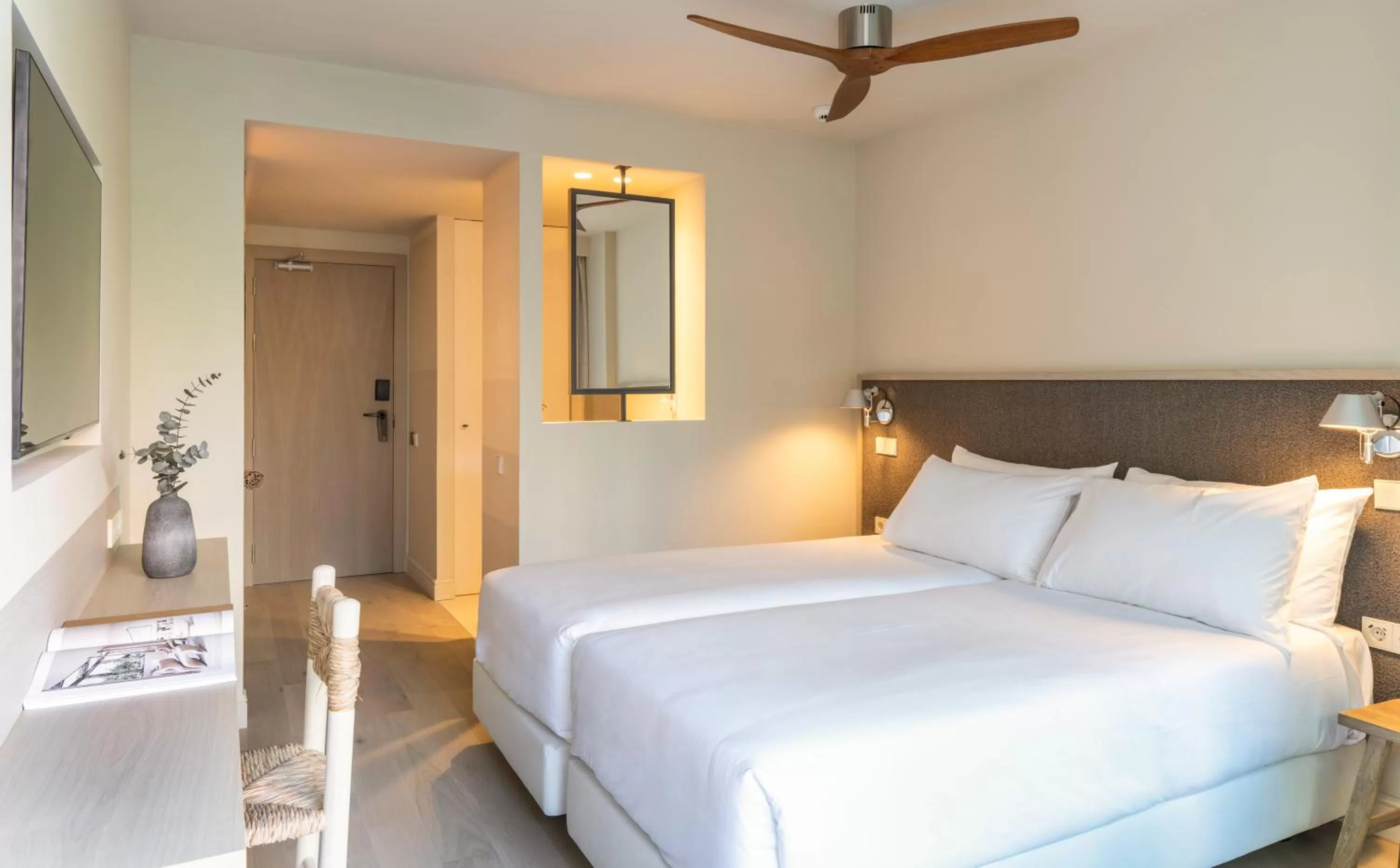 Photo of the whole room, Bed in Mercure Benidorm