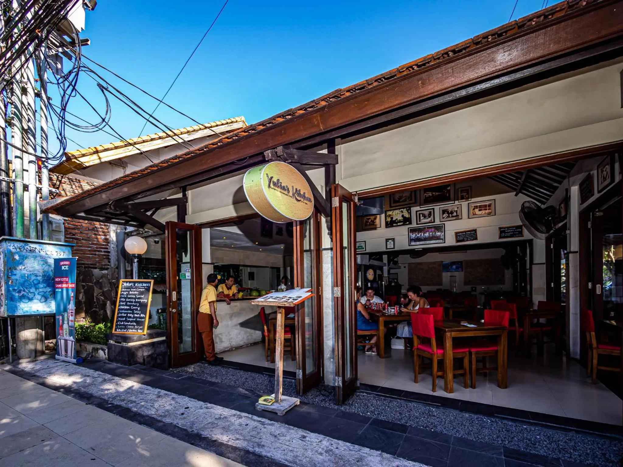 Restaurant/places to eat in Yulia Beach Inn Kuta