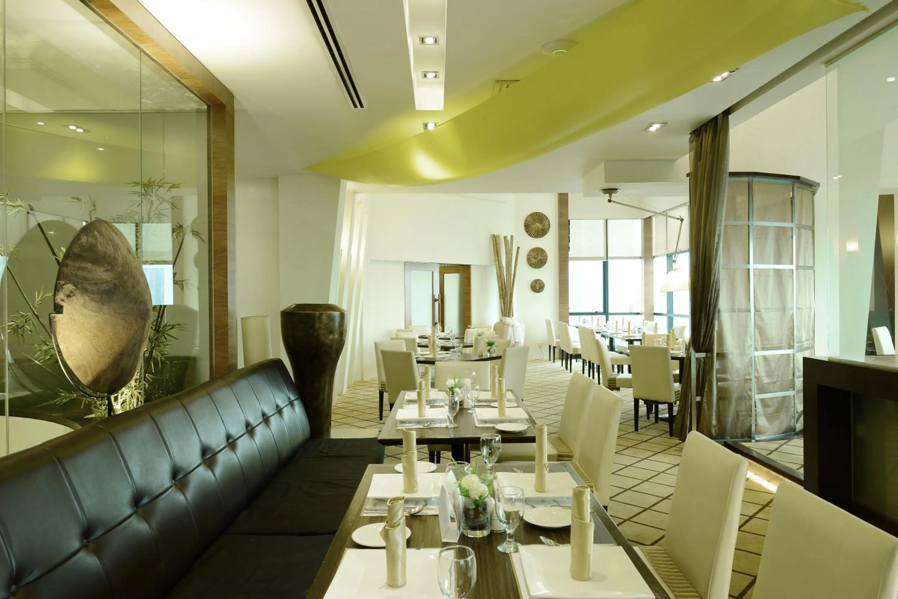 Restaurant/places to eat in Pacific Regency Hotel Suites