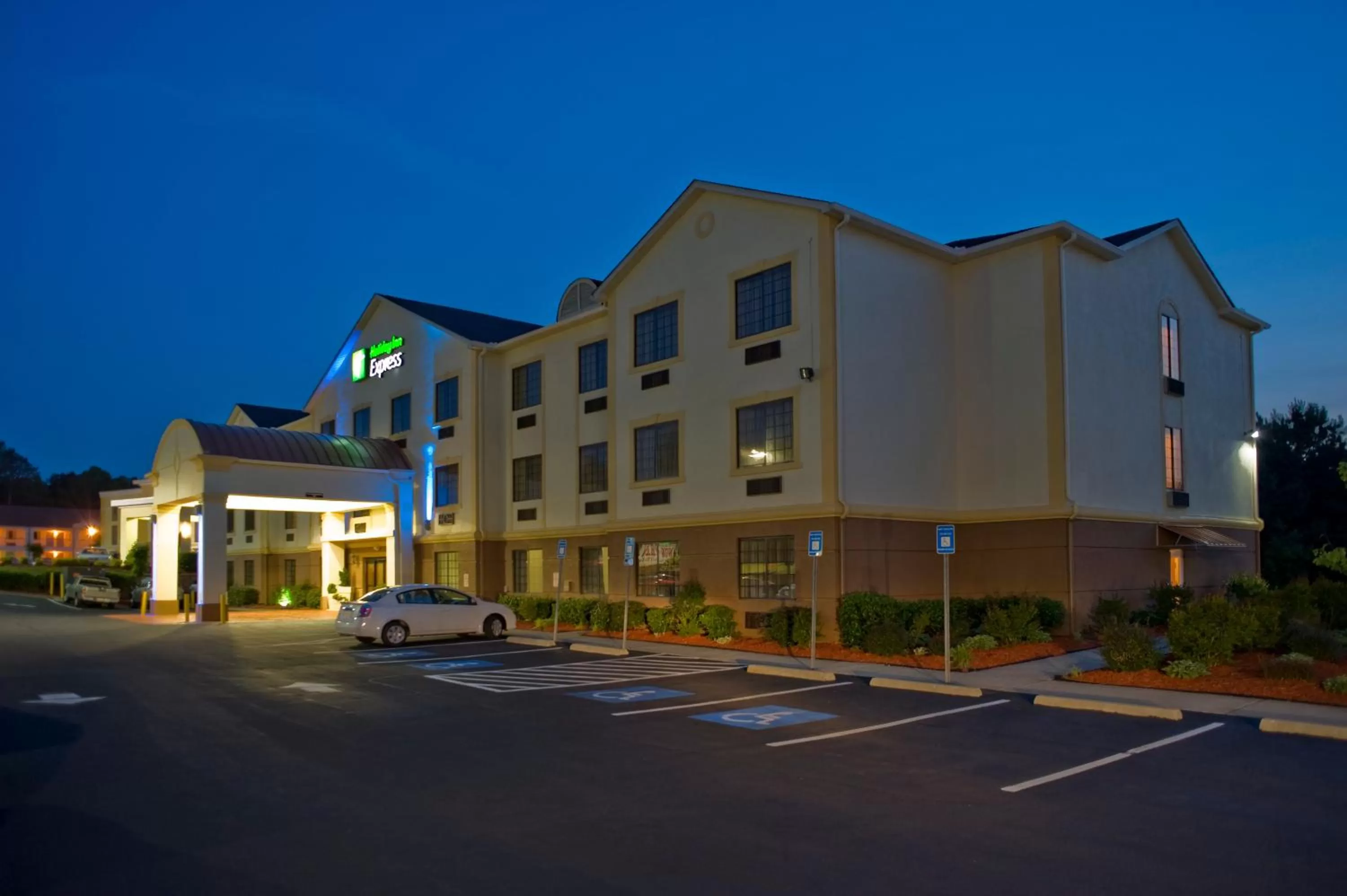 Property building in Holiday Inn Express Hotel & Suites Kennesaw Northwest - Acworth by IHG