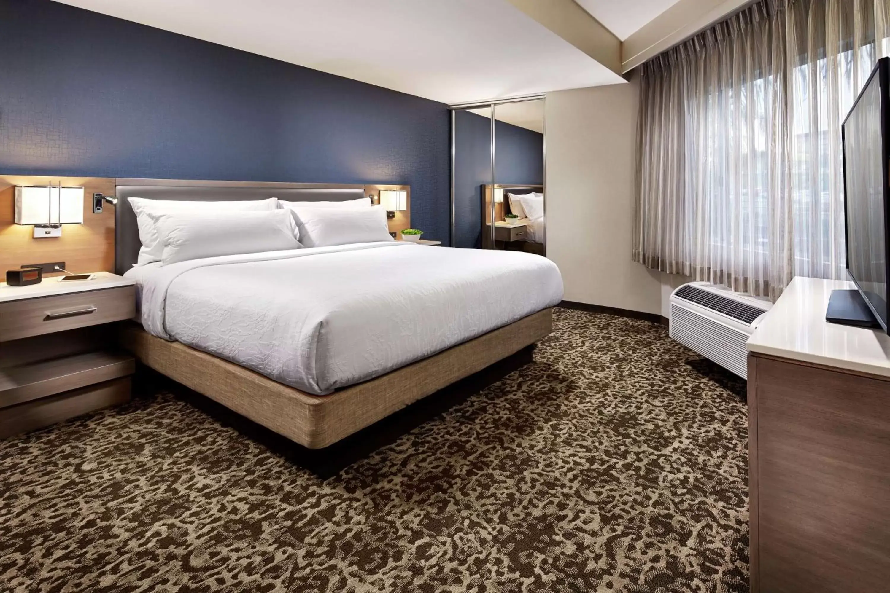 King Room in Hilton Garden Inn San Diego Mission Valley/Stadium King Room in Hilton Garden Inn San Diego Mission Valley/Stadium