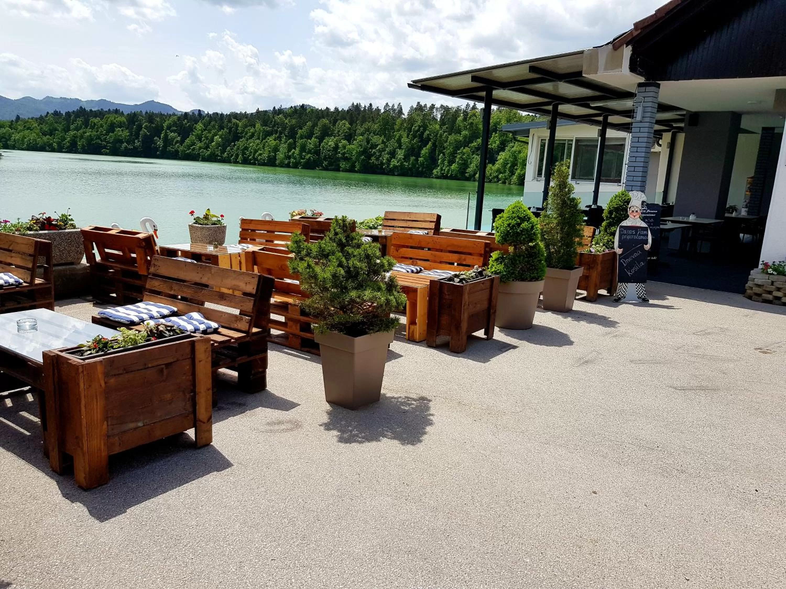 Patio in Gostisce Jezero