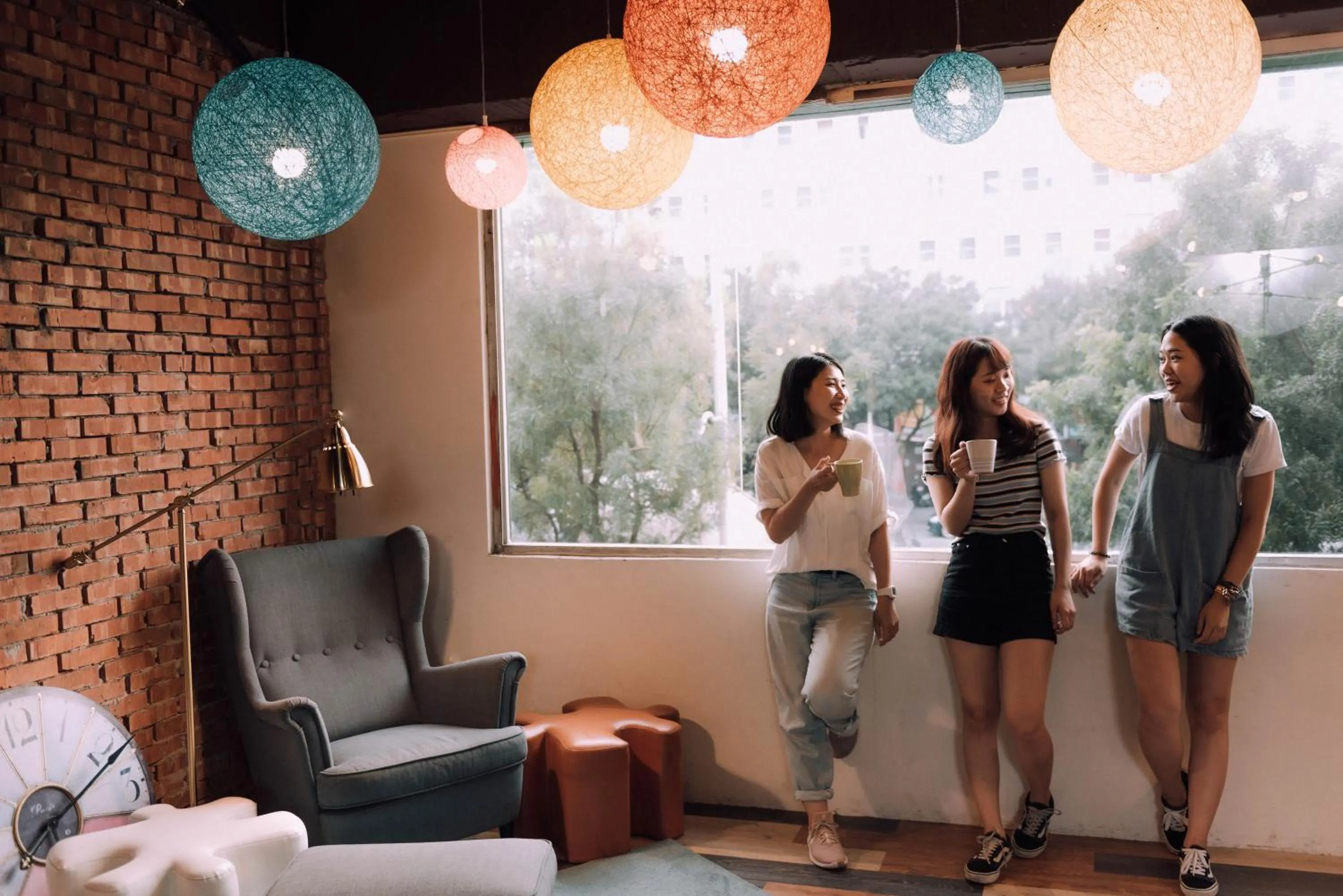 People in Uno Backpackers Inn