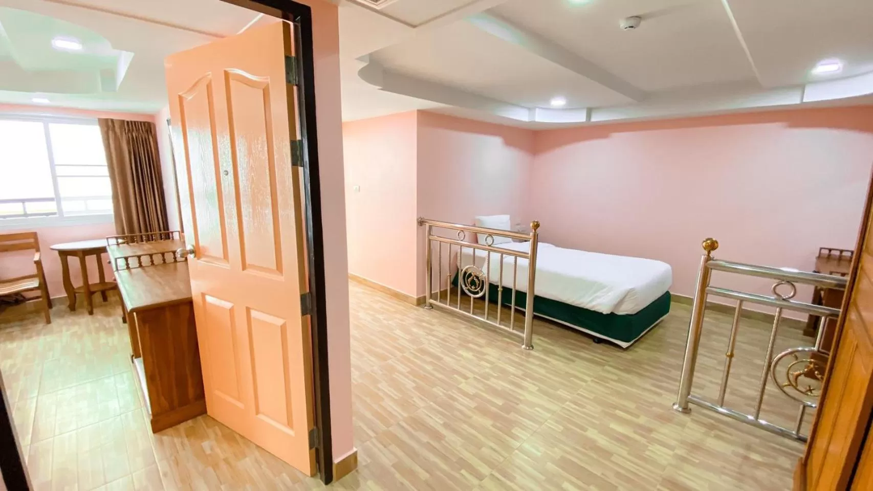 Bedroom, Bed in A.A. Pattaya Golden Beach Hotel