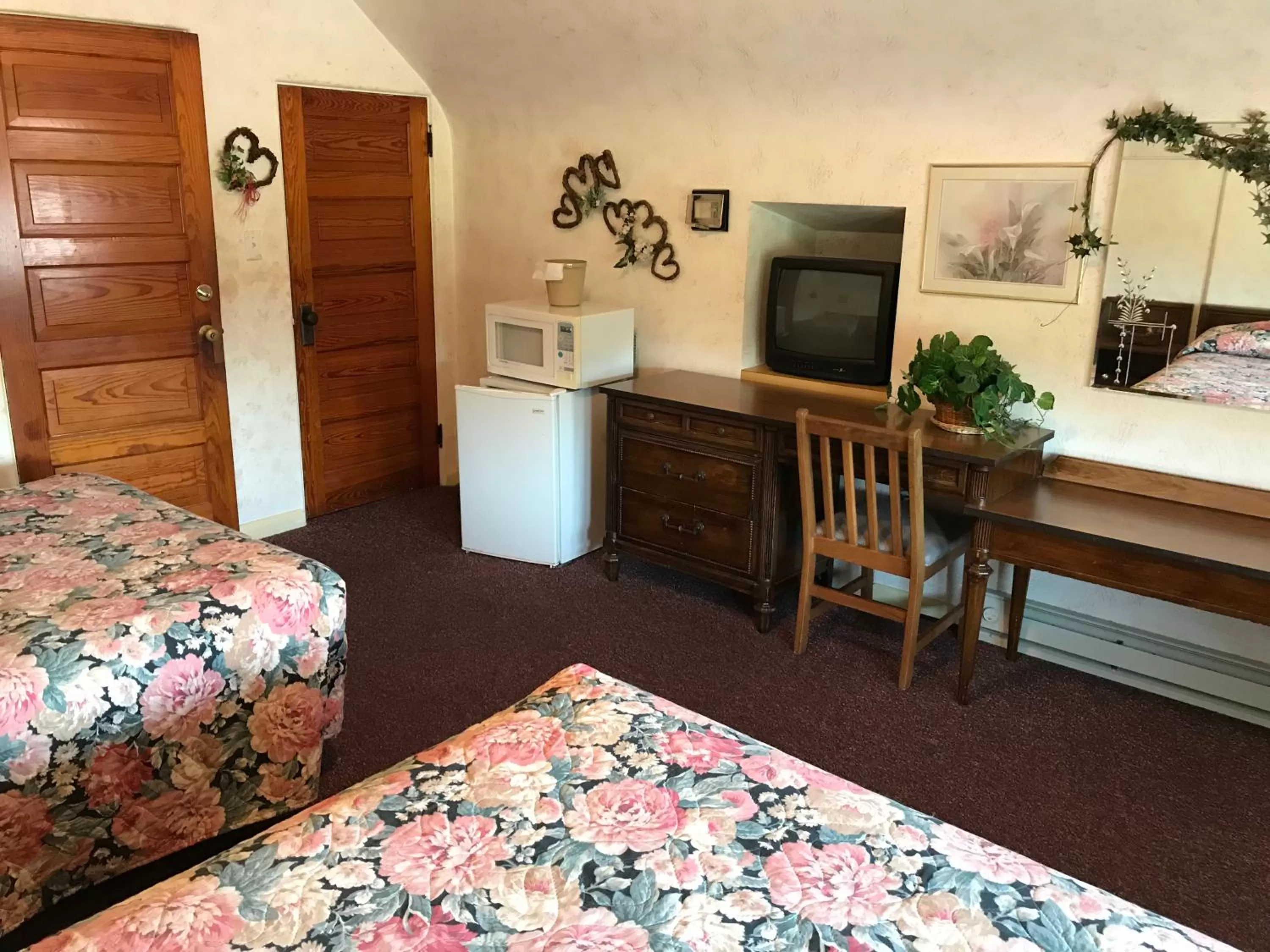 Bedroom in Simmons Motel and Suites