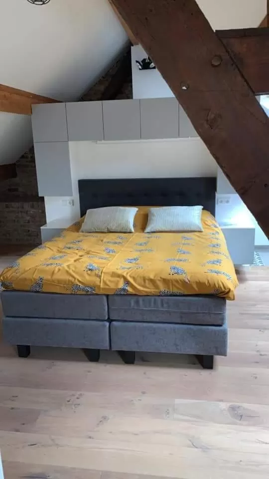 Bed in B&B Laeve in de Brouwerie