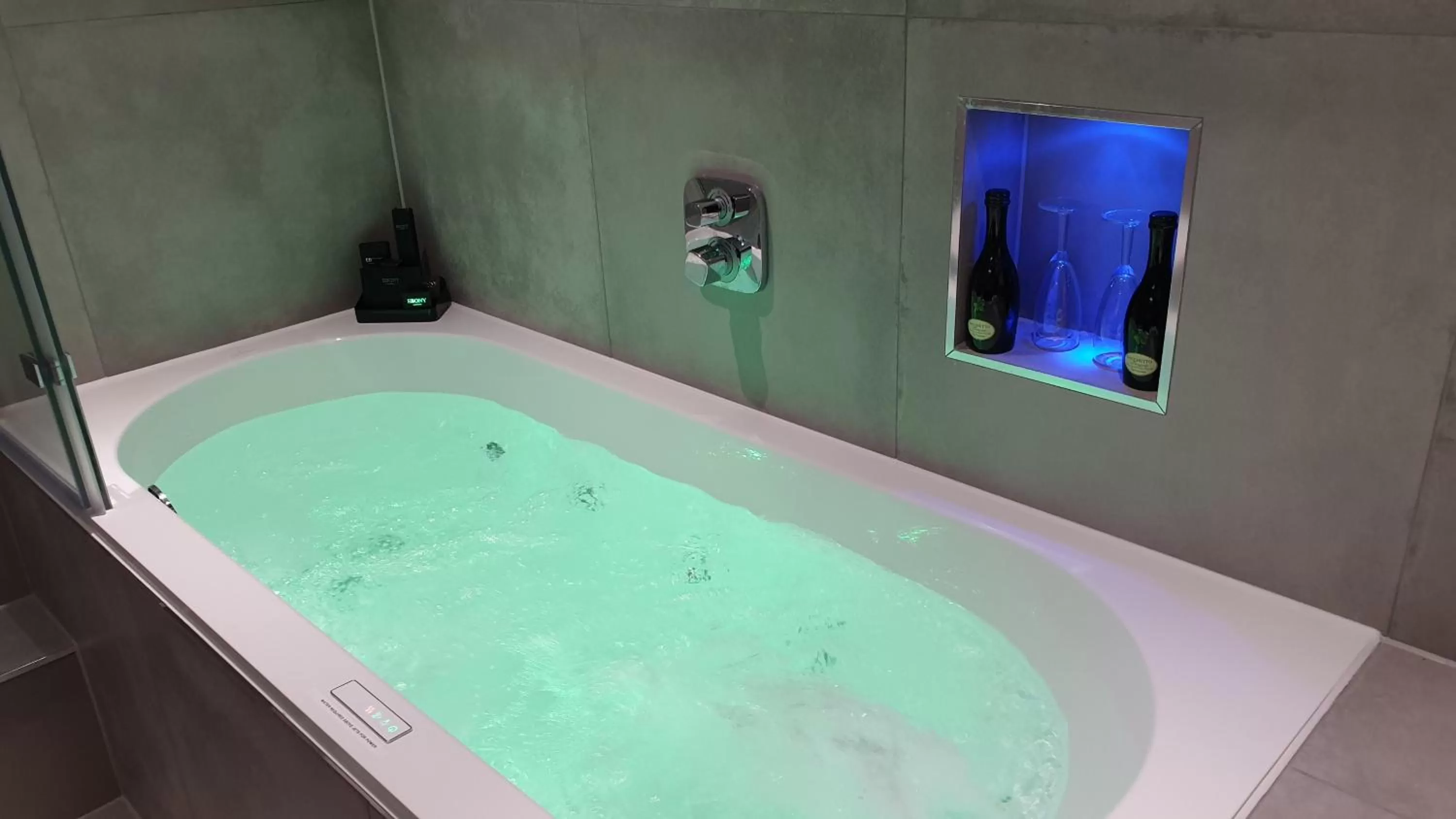 Hot Tub in De Rougemont Manor