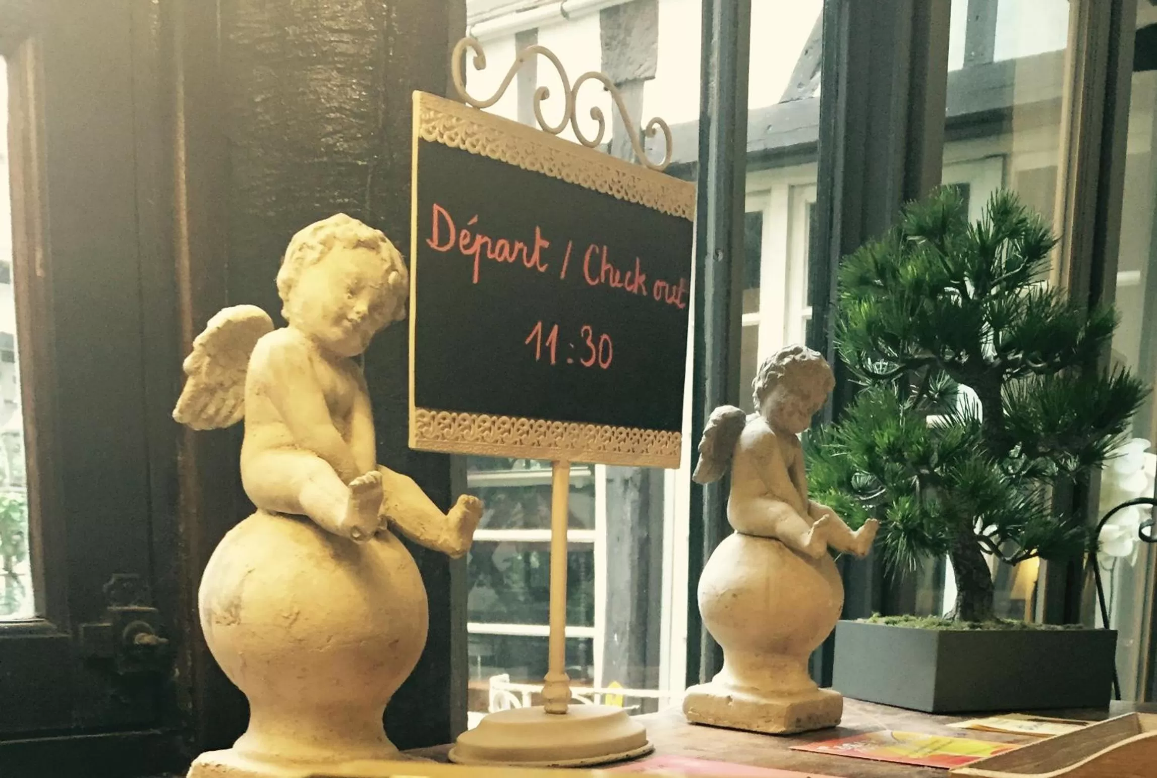 Logo/Certificate/Sign in Hôtel De La Cathédrale