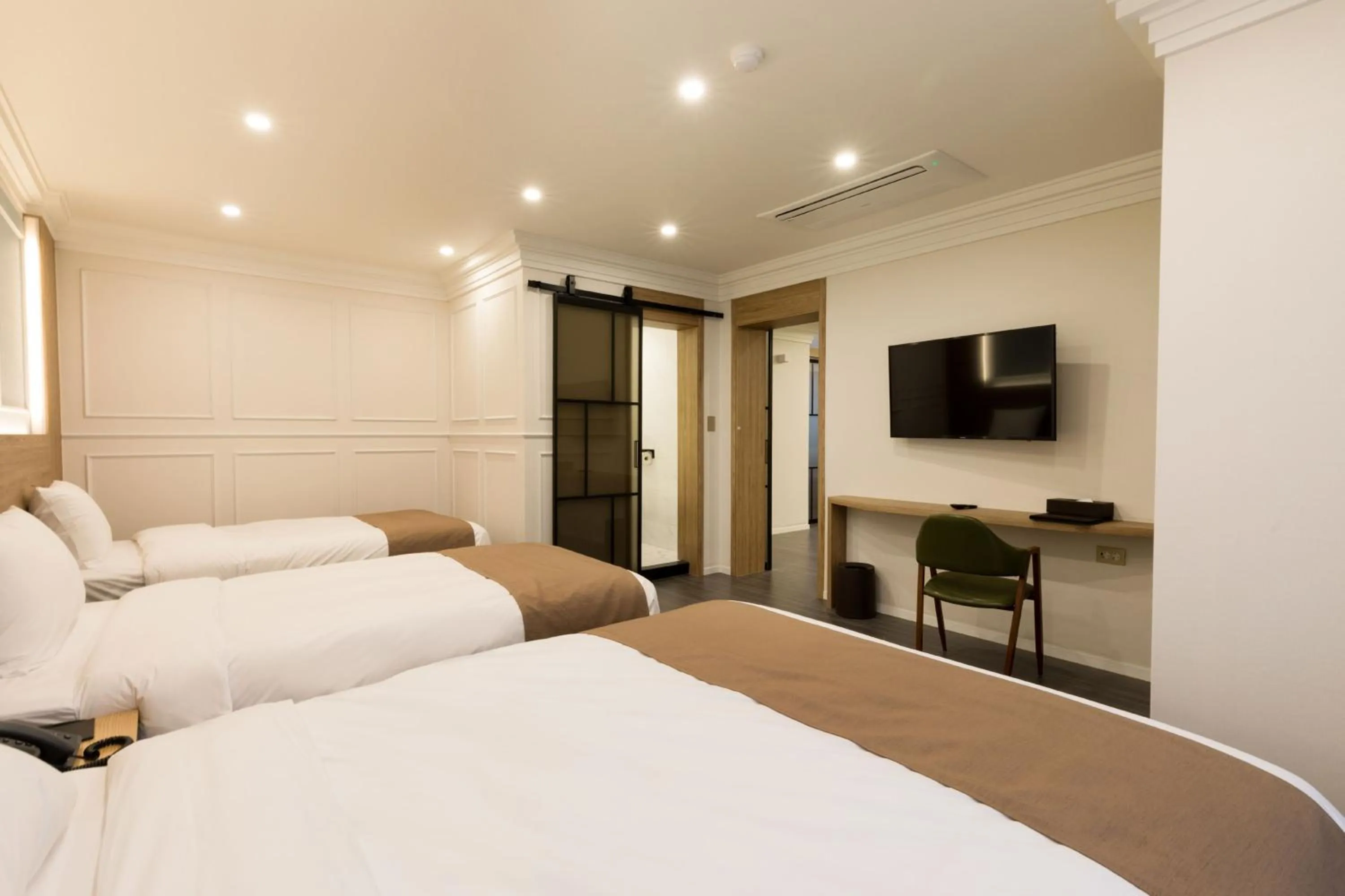 Bed in Casaloma Hotel