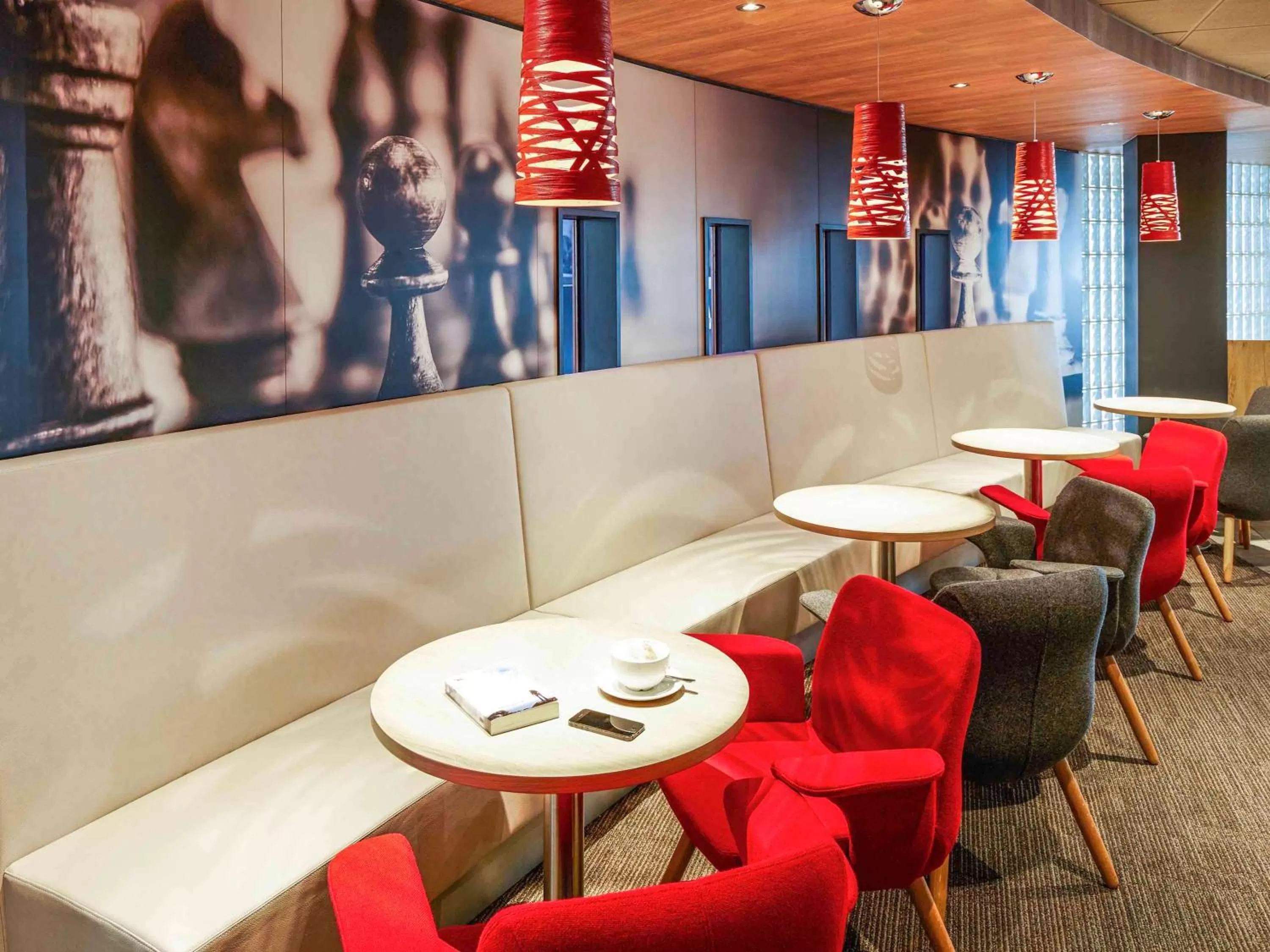 Restaurant/places to eat in ibis London Heathrow Airport