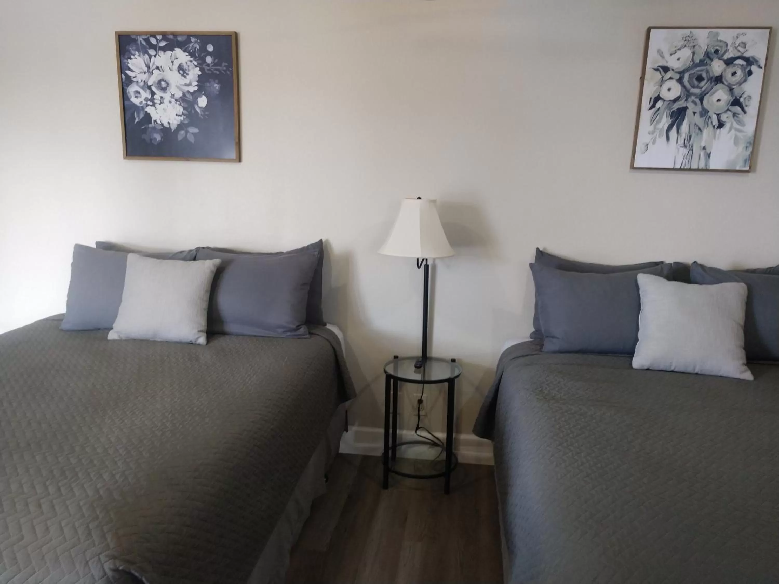 Bed in Red Rock Motel and Dam Motel